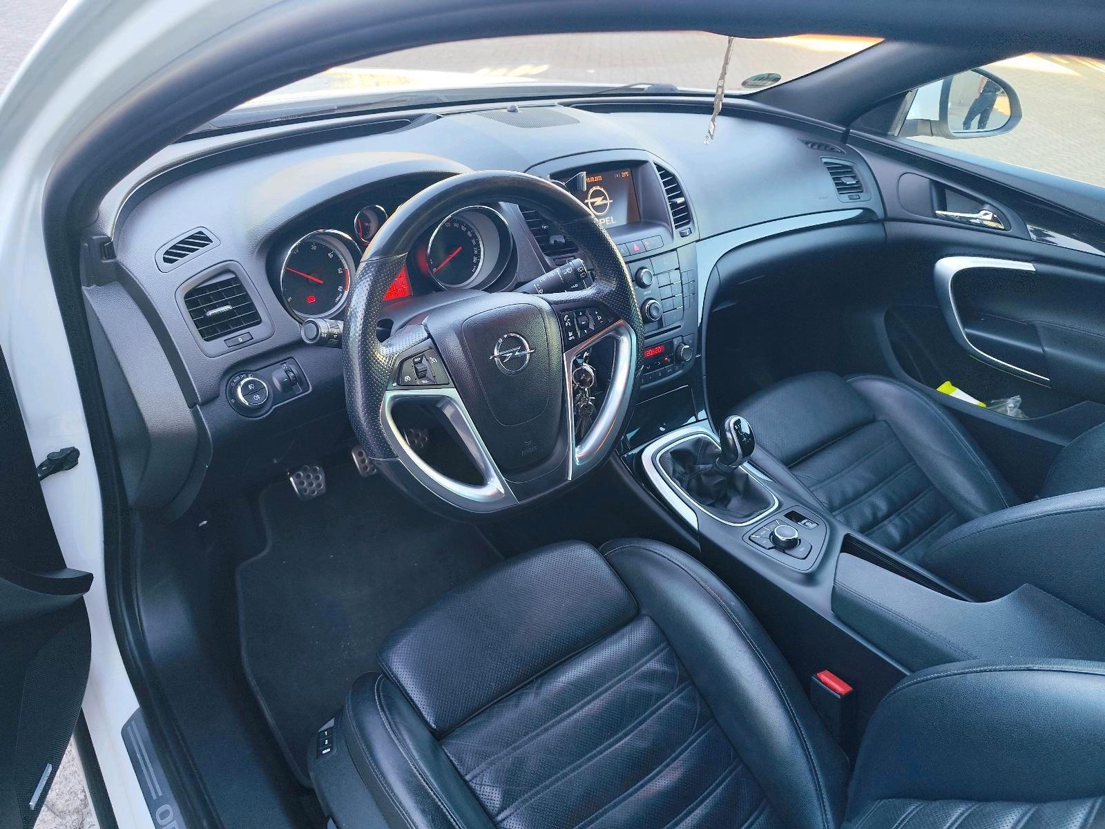 Opel Insignia 2012 — photo 12