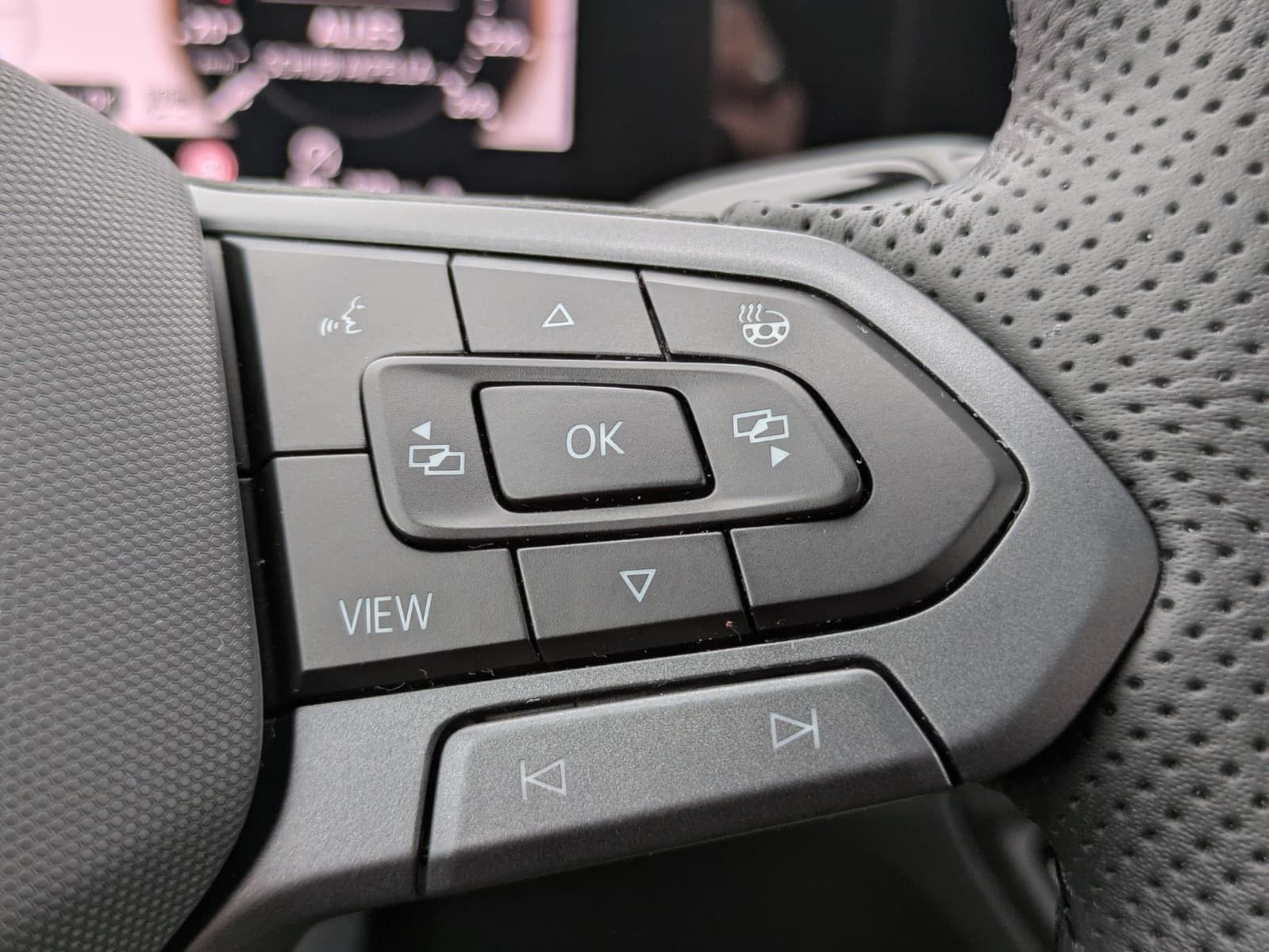 Fahrzeugabbildung Volkswagen Tayron 2.0 TDI 4M R-Line BLACK*7Si*MATRIX*PANO