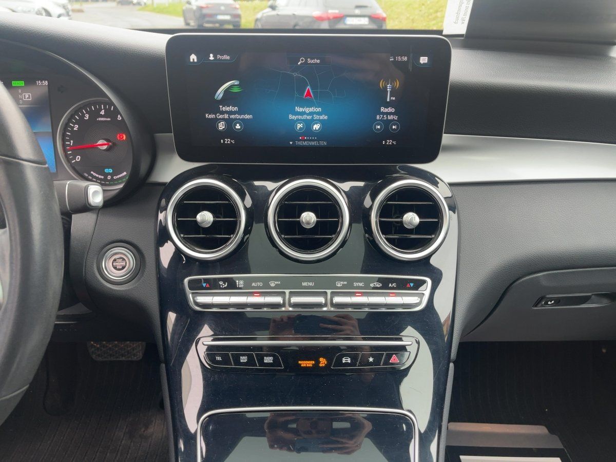Fahrzeugabbildung Mercedes-Benz GLC 200 4M LED/Pano/Kamera/AHK
