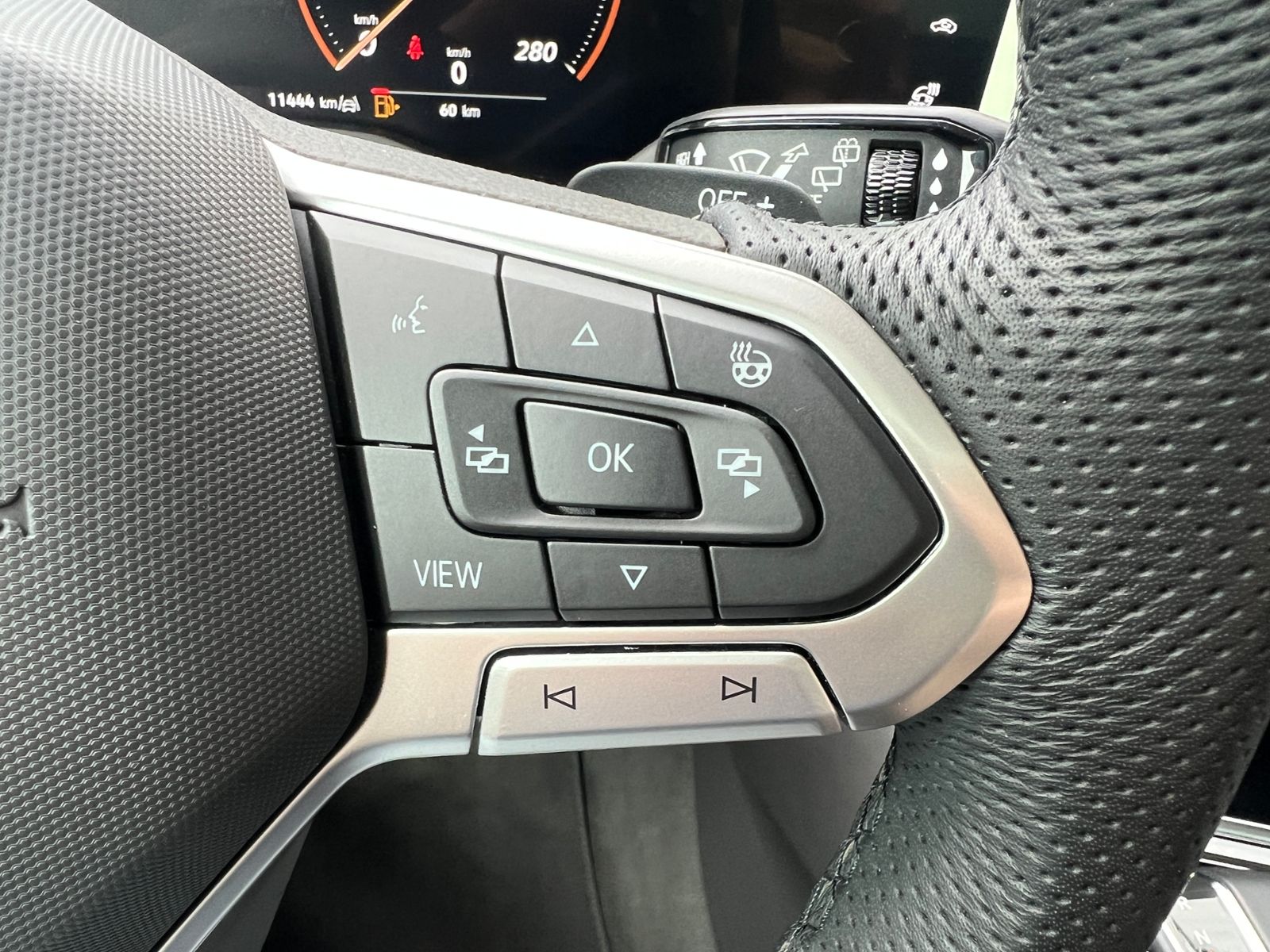 Fahrzeugabbildung Volkswagen Touareg R-Line 3.0 TDI 4MOTION *AHK, BlackStyle,