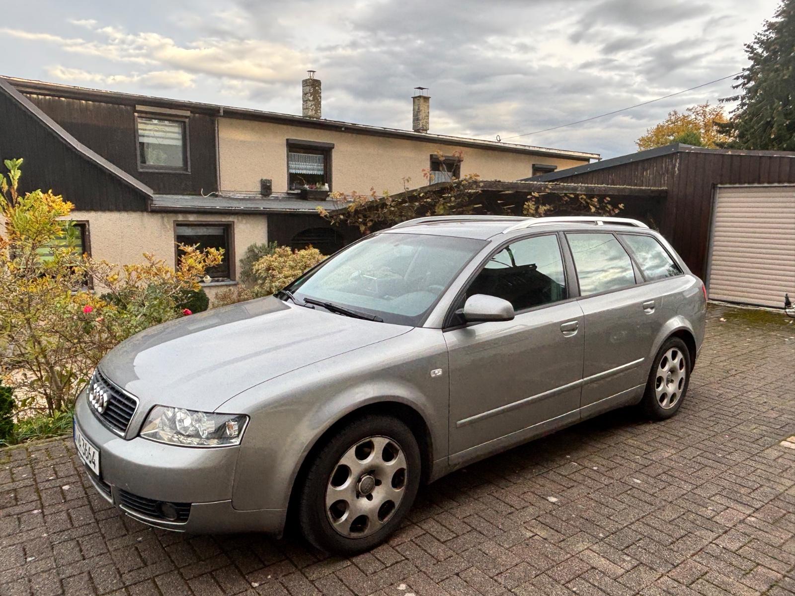 Audi A4 2004 — rear view