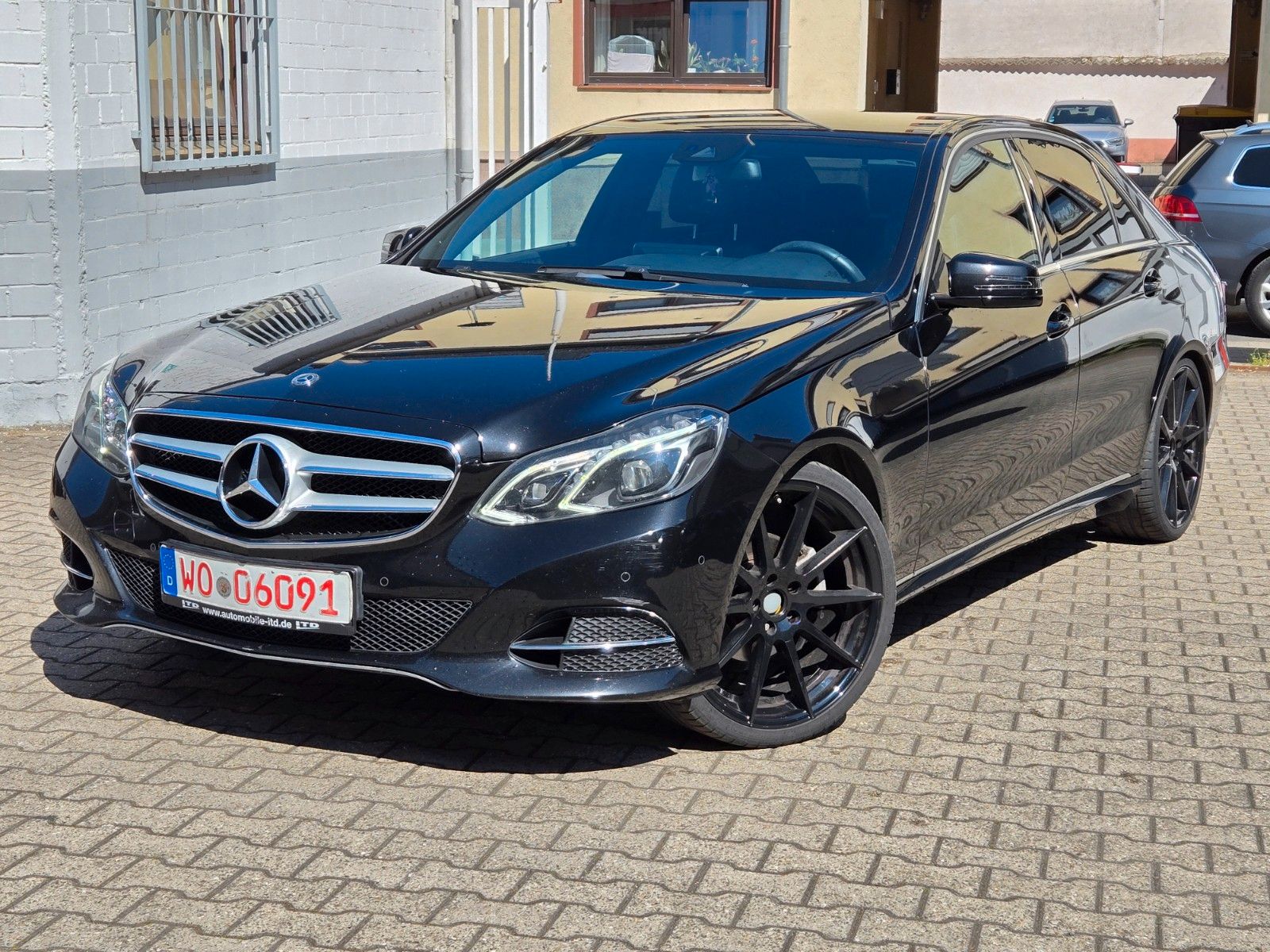 MERCEDES-BENZ E 200