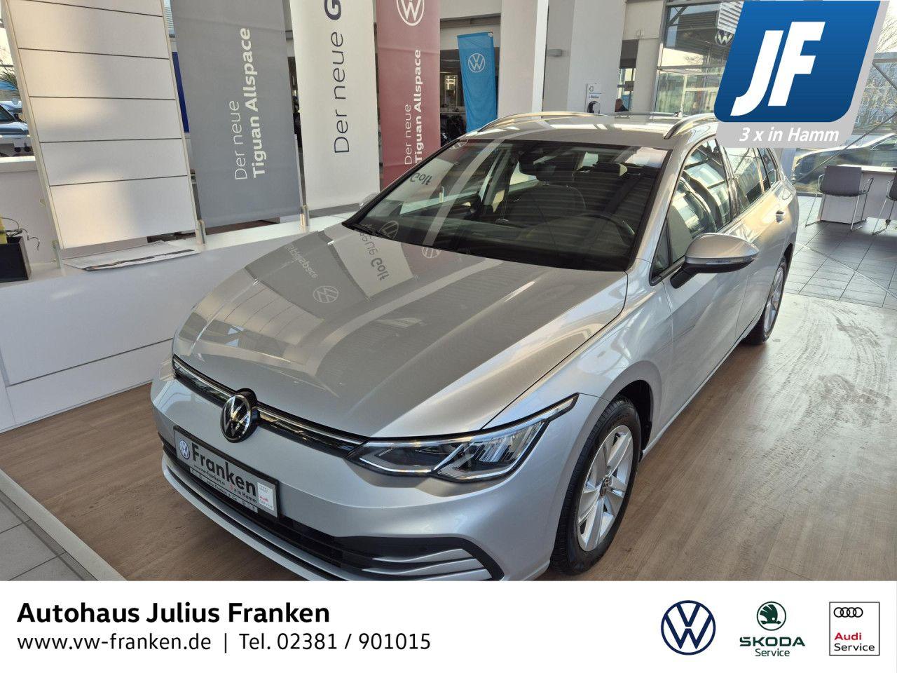 Volkswagen Golf VIII 1.5 eTSI Life DSG STANDH SITZH NAVI