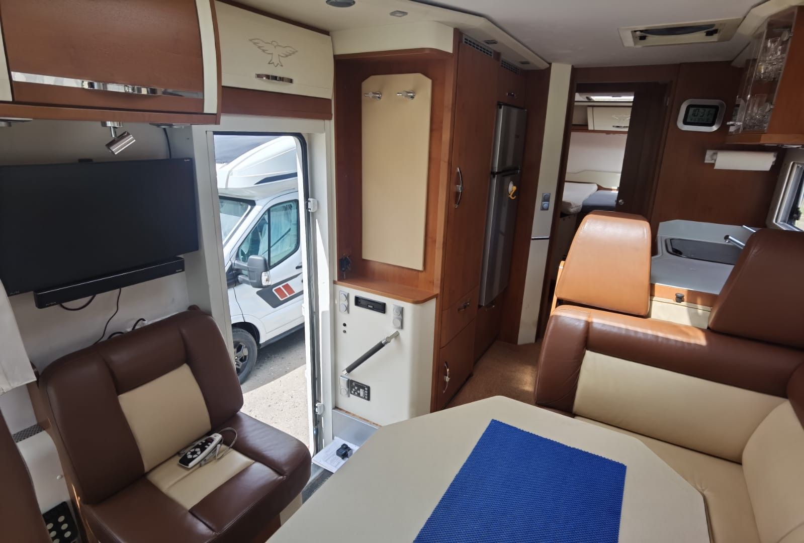 Fahrzeugabbildung Phoenix Maxi-Liner 8000 L