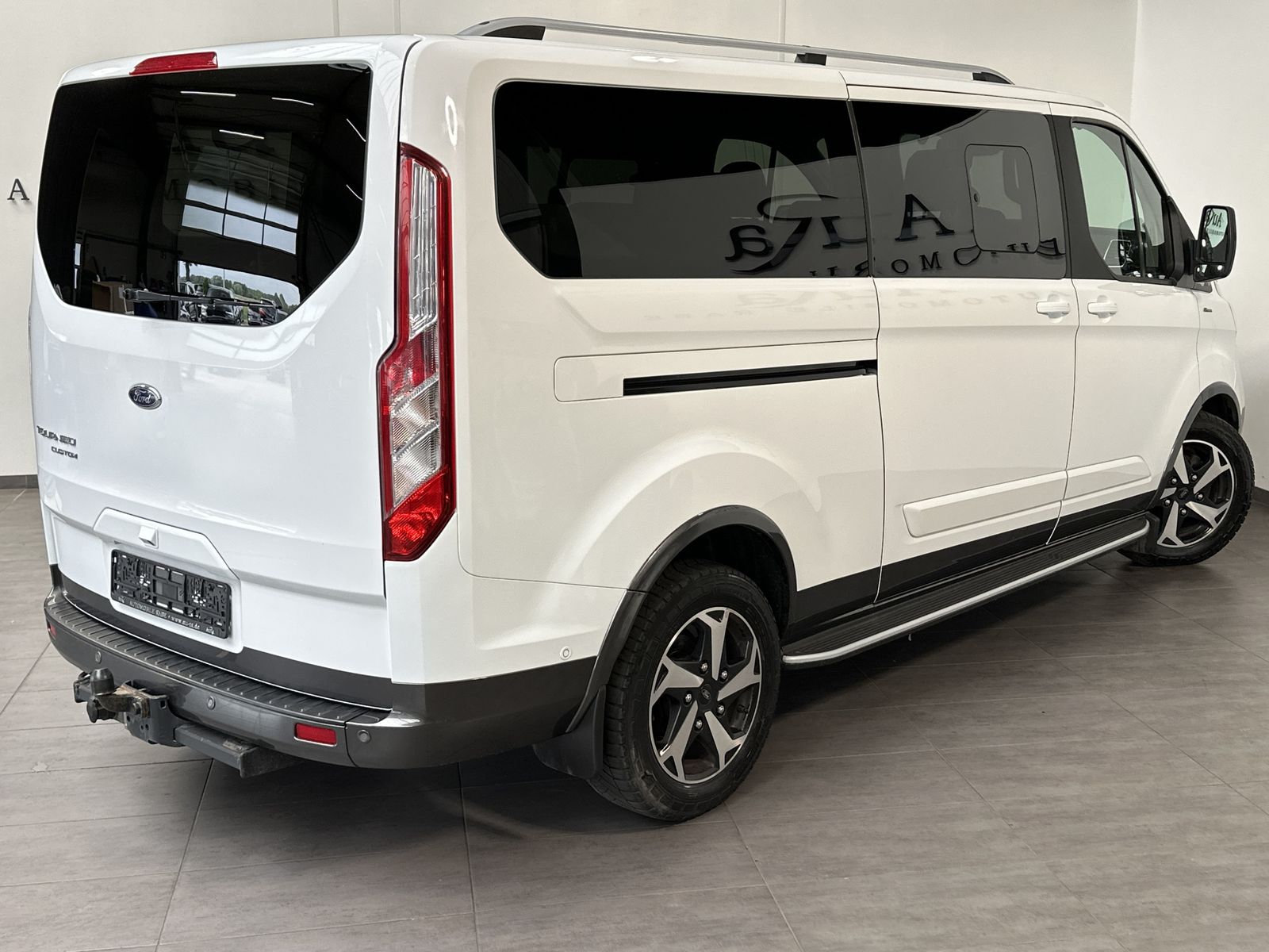 Fahrzeugabbildung Ford Tourneo Custom 320 L2H1 Active NAV+XEN+KAM+AHK