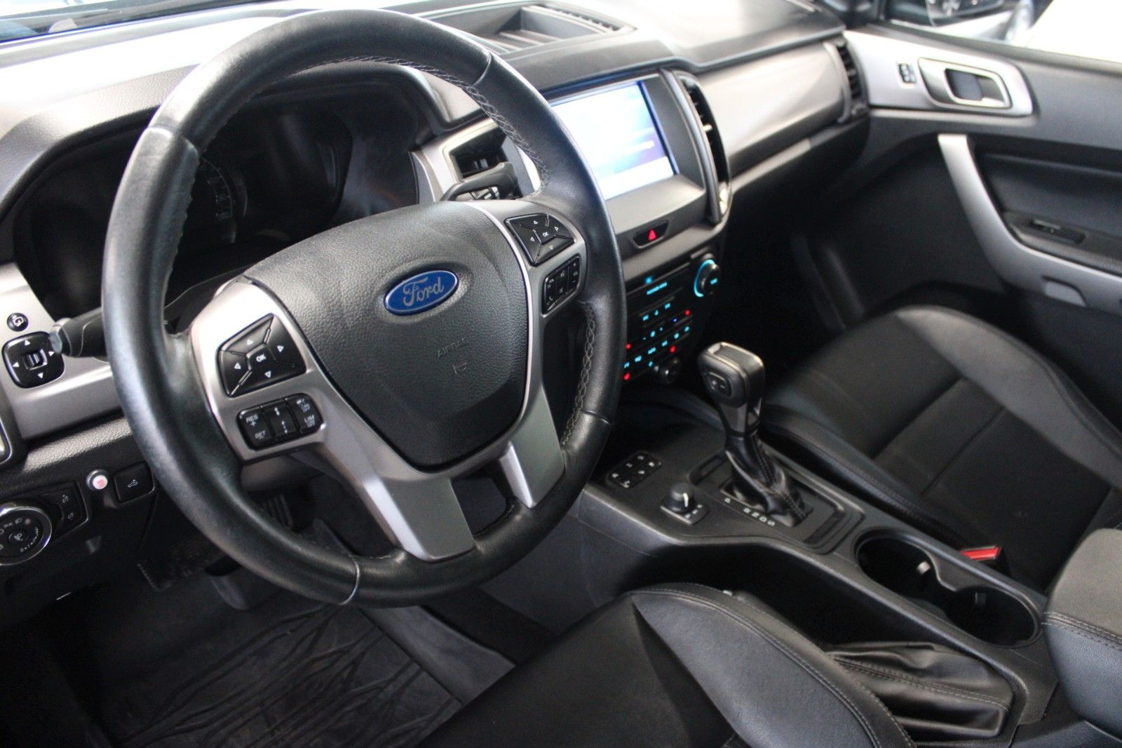 Fahrzeugabbildung Ford Ranger Limited Aut. LED AHK STDHZ HARDTOP uvm.