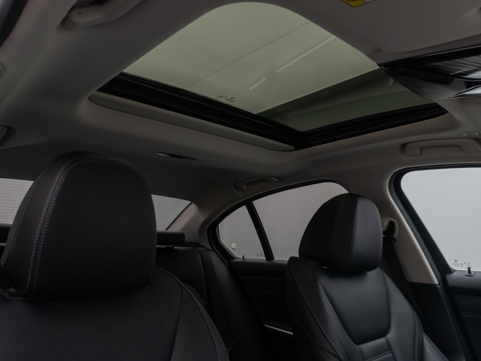 Fahrzeugabbildung BMW 320i xD Luxury Line El.Glasdach Kamera HiFi AHK