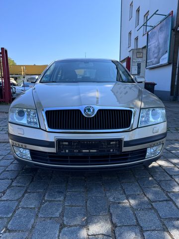 Skoda Octavia 1.6  Elegance Automatik*2.Hand*TUEV NEU*