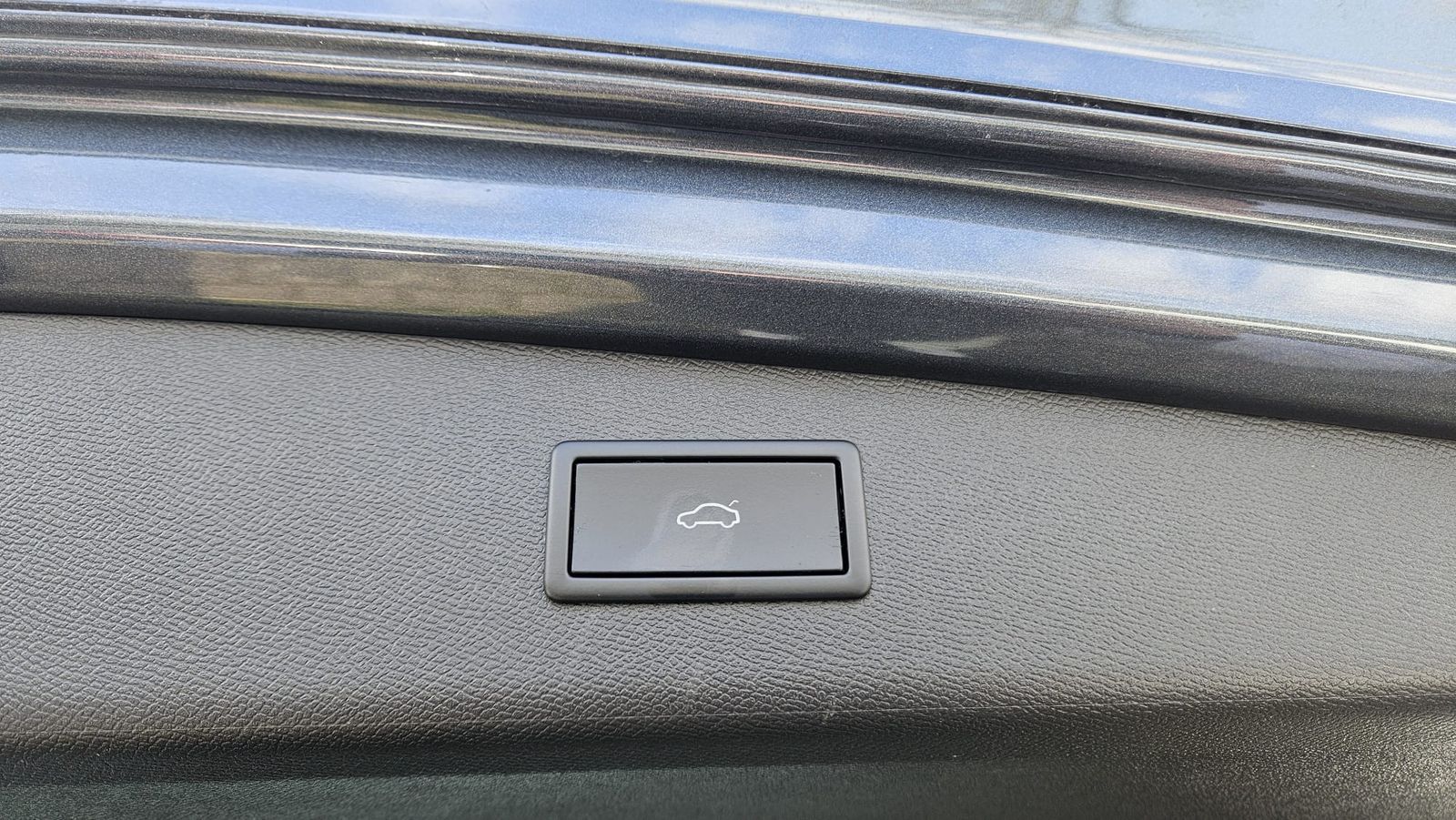 Fahrzeugabbildung CUPRA Leon 1.5eTSI DSG Matrix Cam Vision+ el. Heck AHK