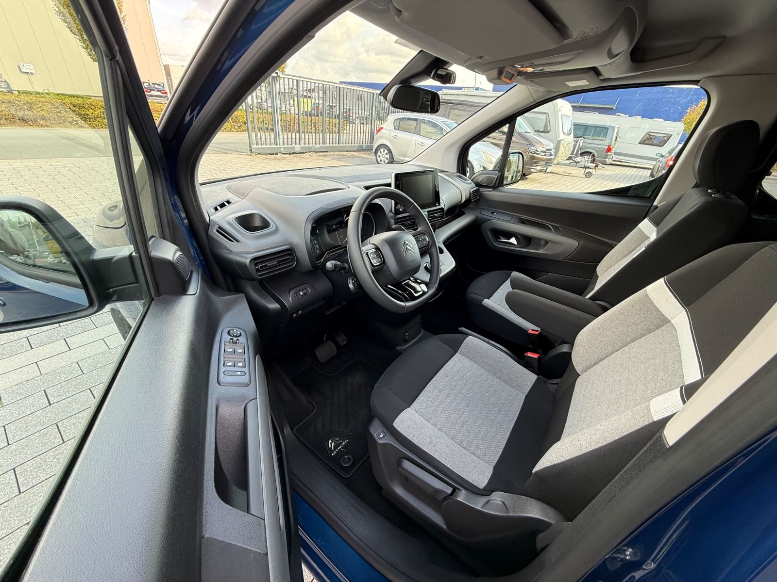 Fahrzeugabbildung Citroën Berlingo XL 7-SITZER AUTOM. KLIMA SITZHEIZ. CAM