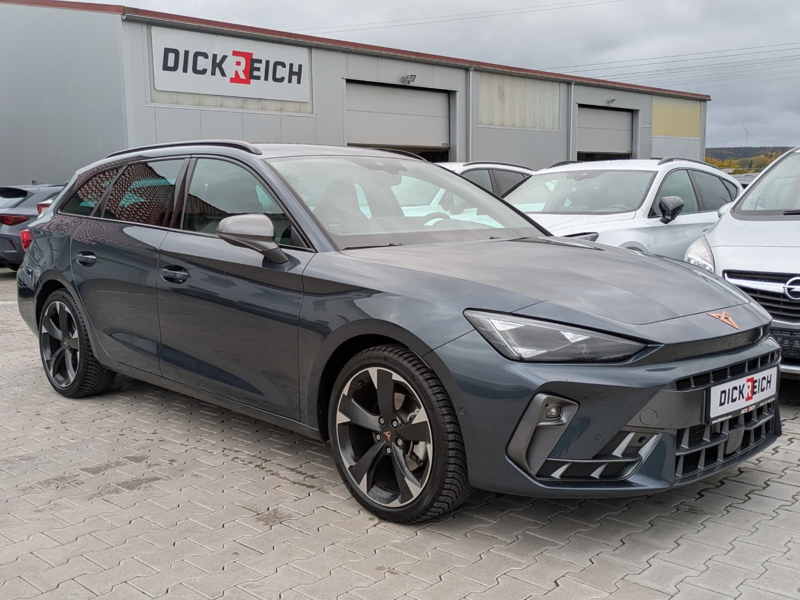 Fahrzeugabbildung CUPRA Leon 1.5 eTSI EDGE MATRIX*ACC*KAM*18"5JGARANTIE