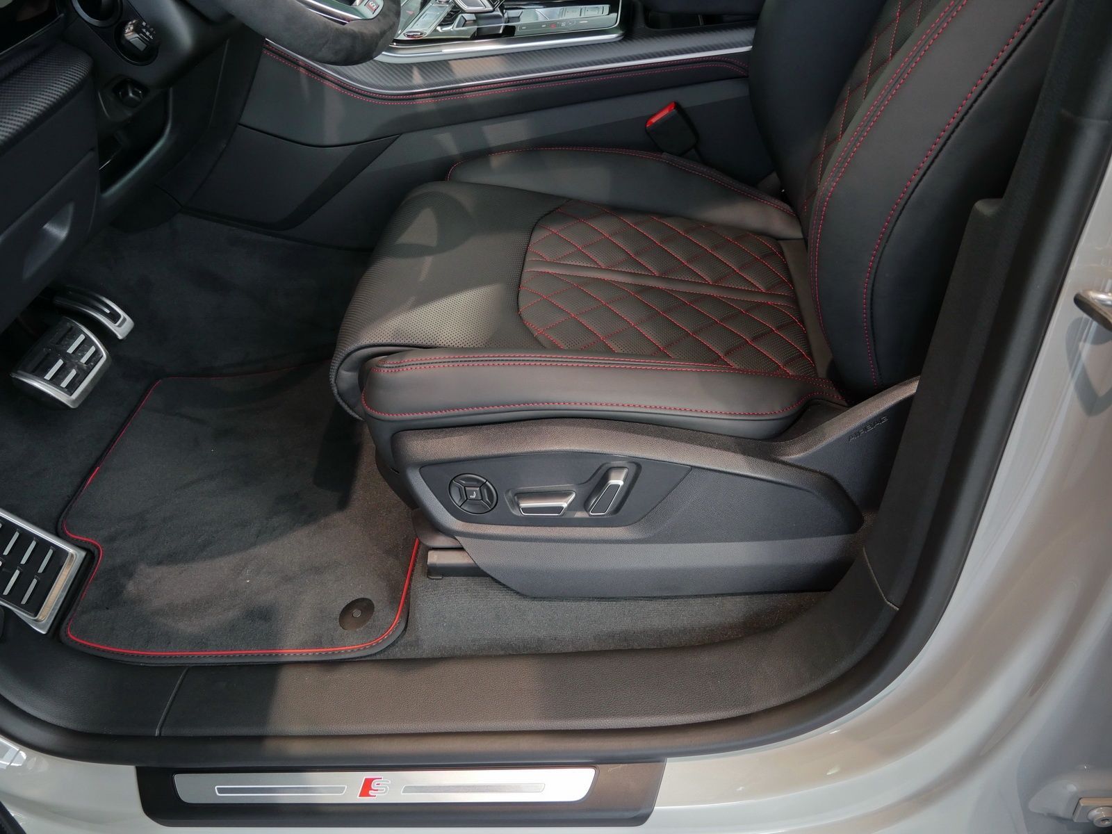 Audi SQ8 - Bild 23