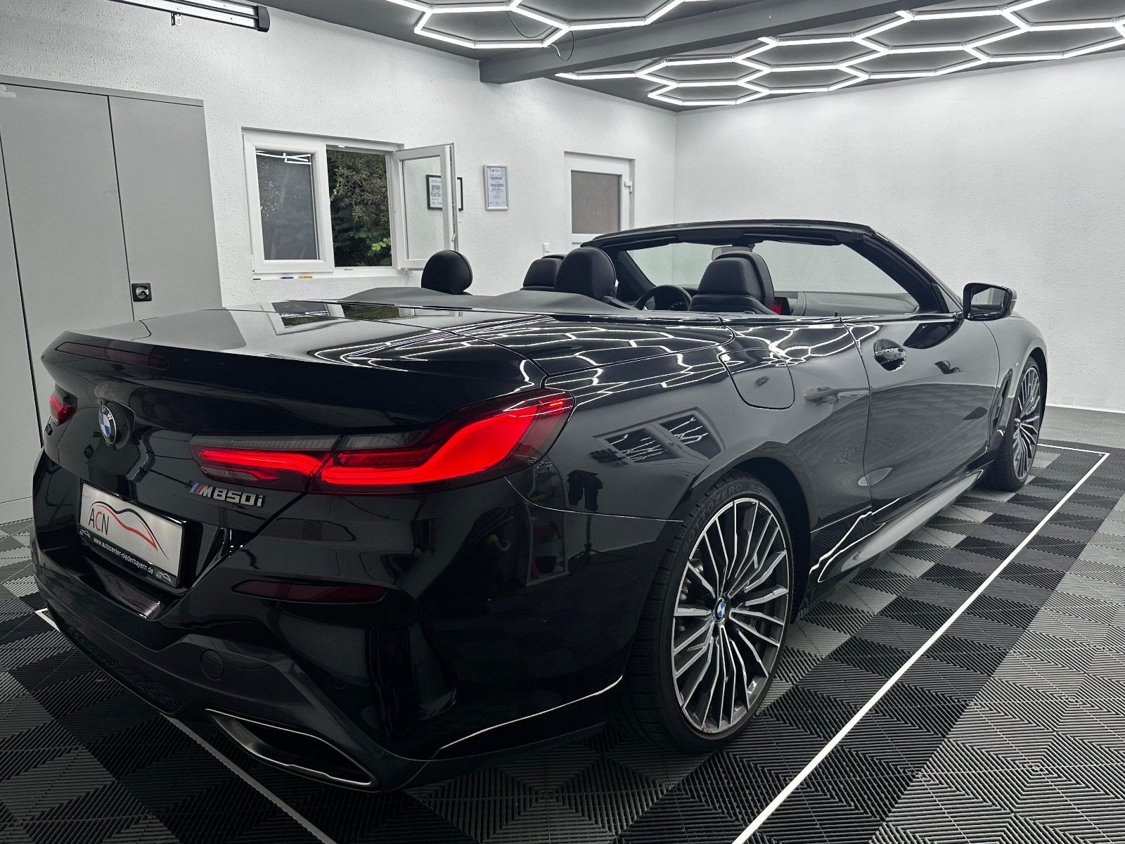 Fahrzeugabbildung BMW M850i Cabrio/NACKEN HZG/PARK ASS+/SOFT CL/DE FZG