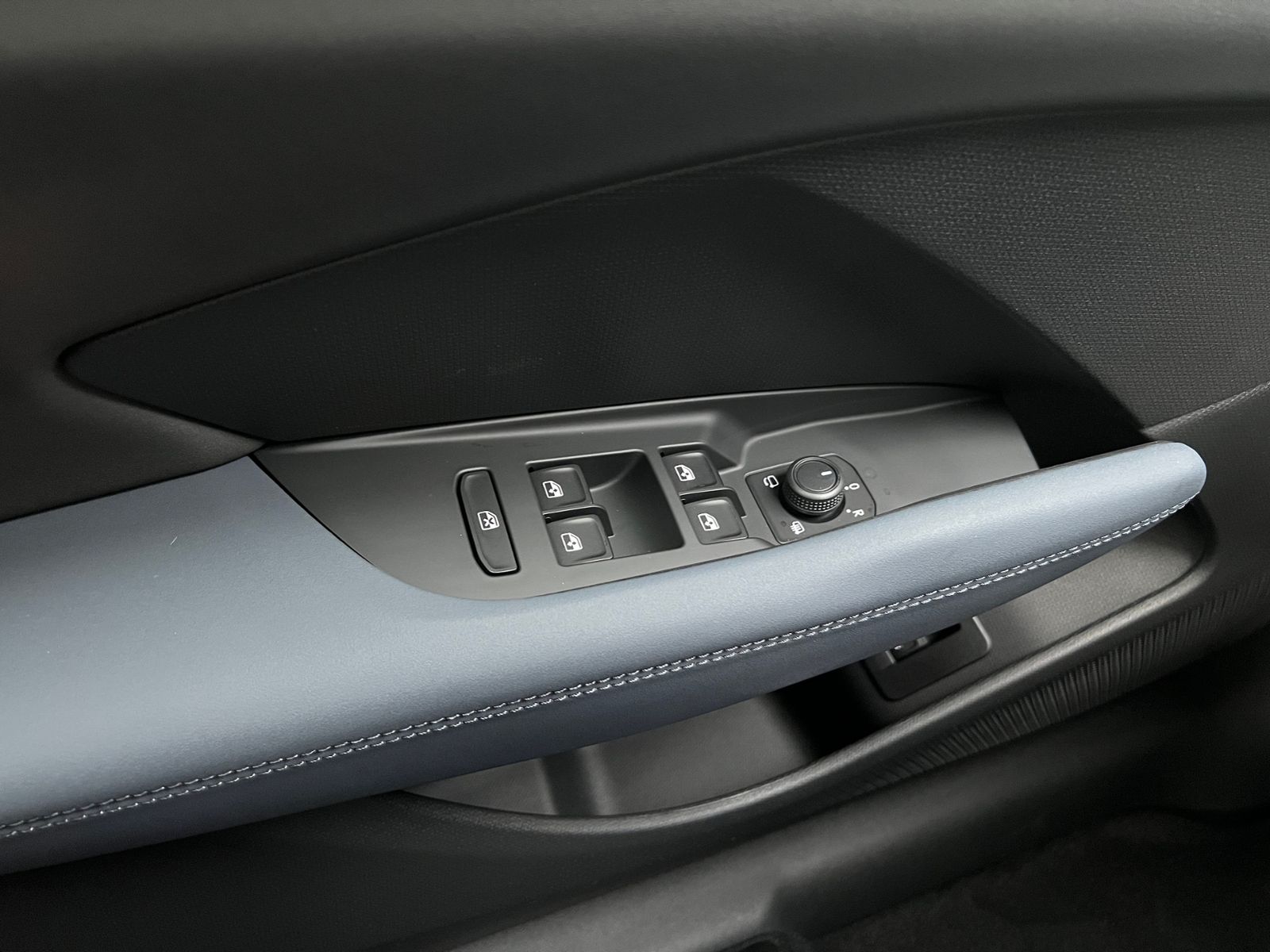 Fahrzeugabbildung CUPRA Terramar VZ 2.0 TSI DSG 4Drive *Garantie, AHK, D