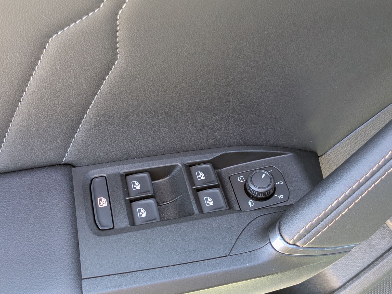 Fahrzeugabbildung CUPRA Leon 1.5 eTSI DSG MATRIX-LED*ACC*APP*KAMERA*18"