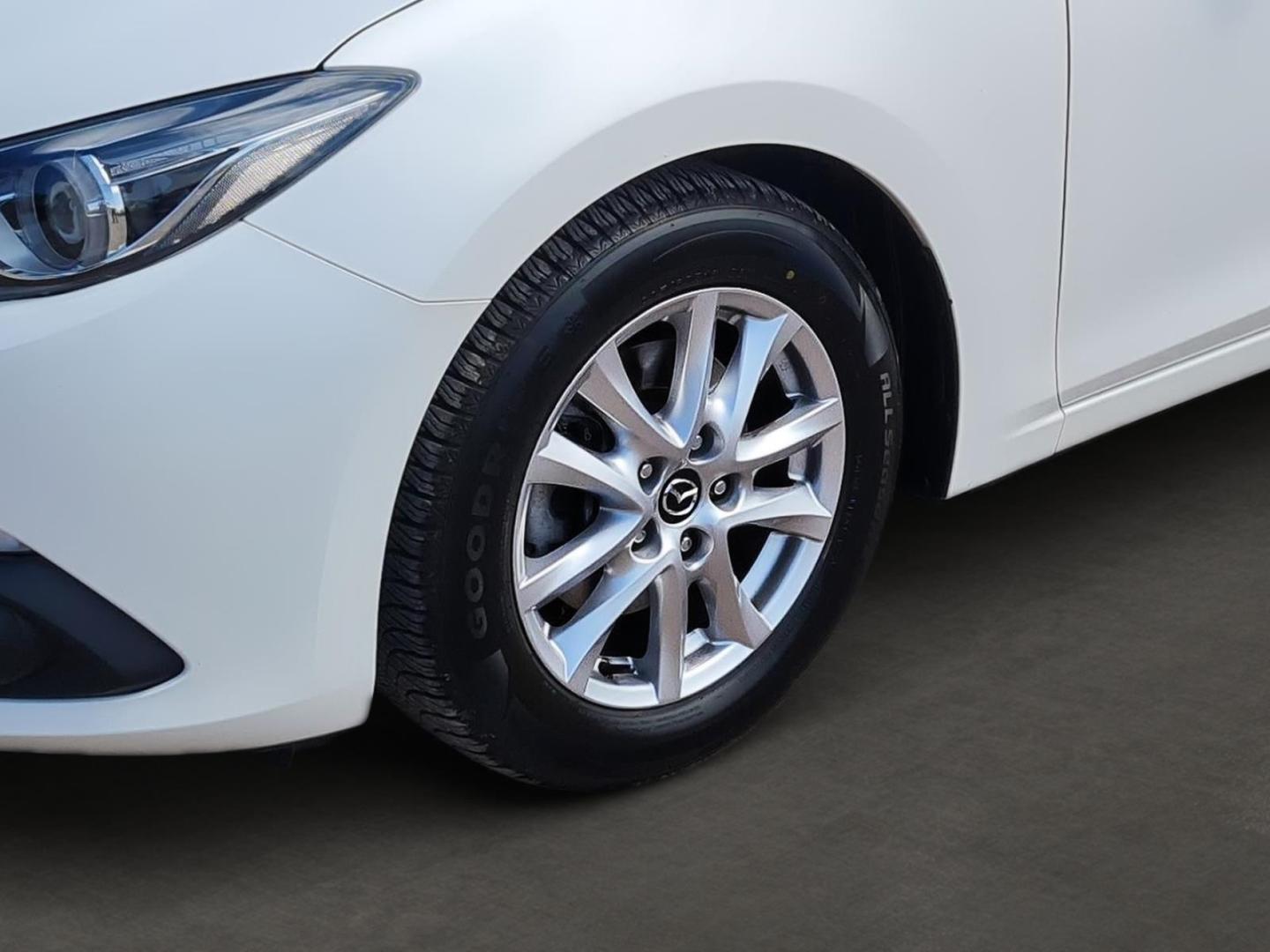 Mazda 3 Center-Line er 2.0  LED-Tagfahrlicht