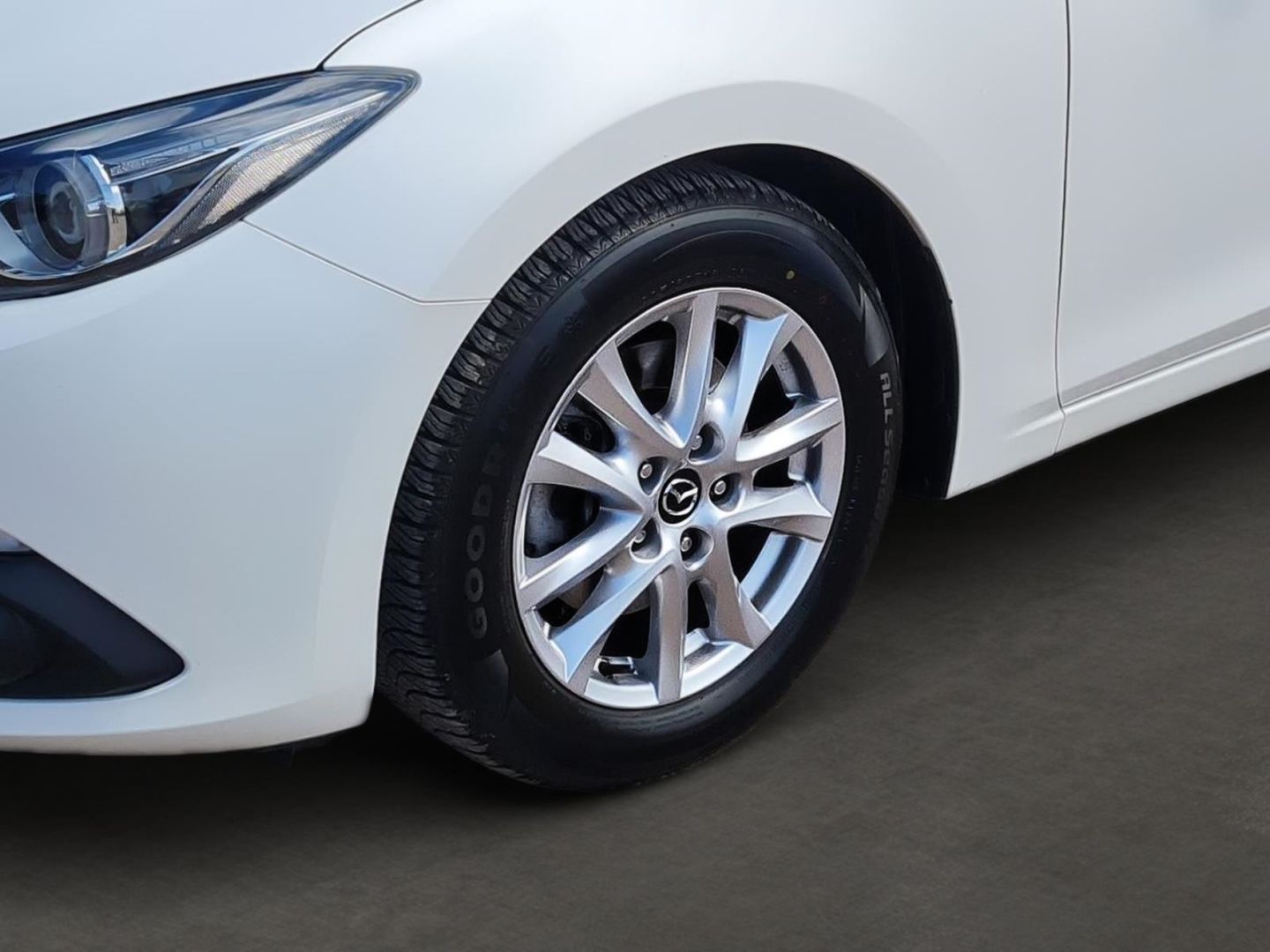 Fahrzeugabbildung Mazda 3 Center-Line er 2.0 LED-Tagfahrlicht