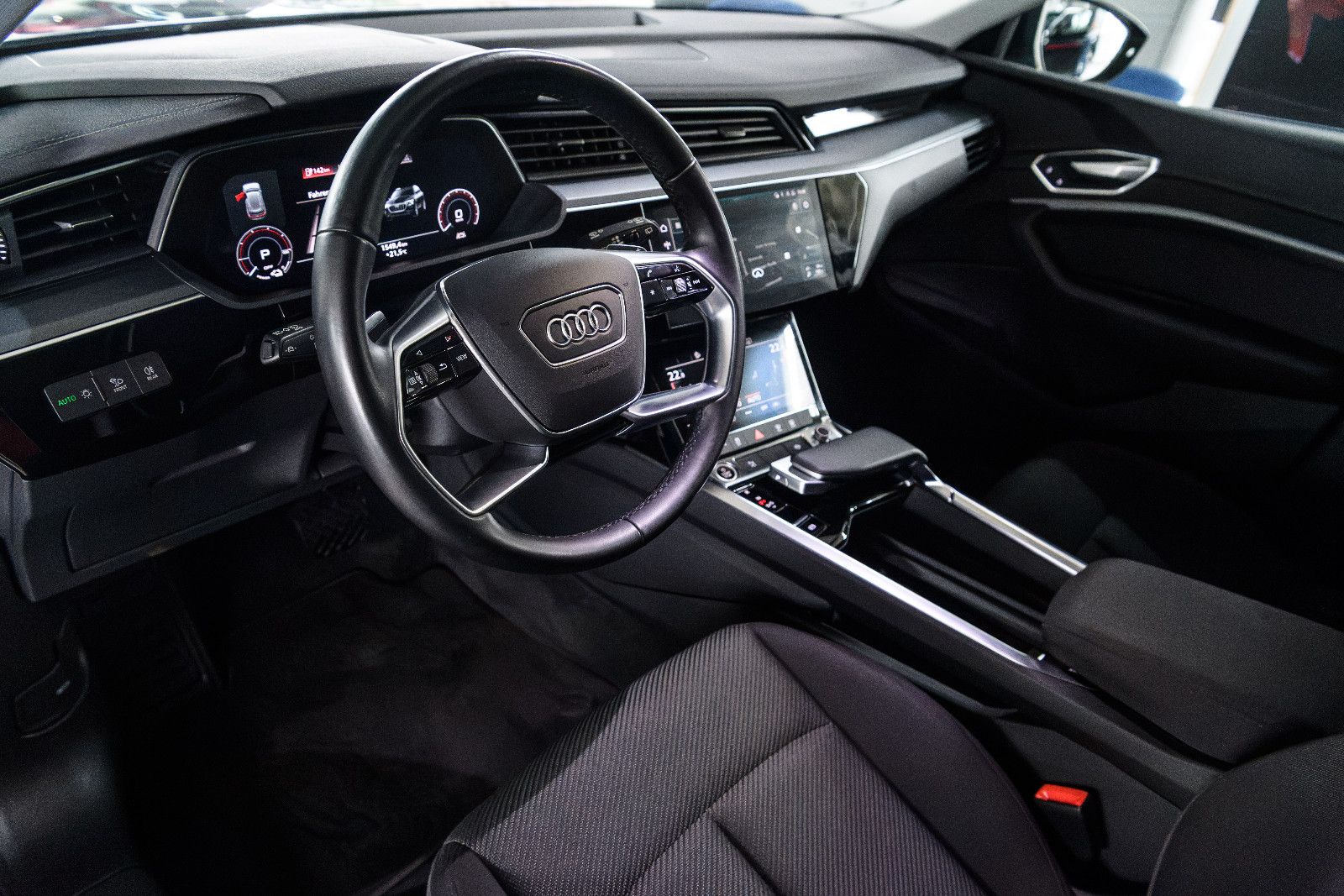 Fahrzeugabbildung Audi e-tron 50 quattro LED+NAVI+SZH+RFK