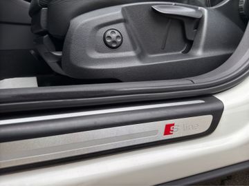 Audi Q3 2.0TDI quattro S-Line*PANO*LED*NAVI*KAMERA