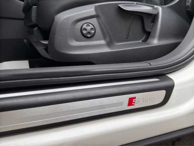 Audi Q3 2.0TDI quattro S-Line*PANO*LED*NAVI*KAMERA