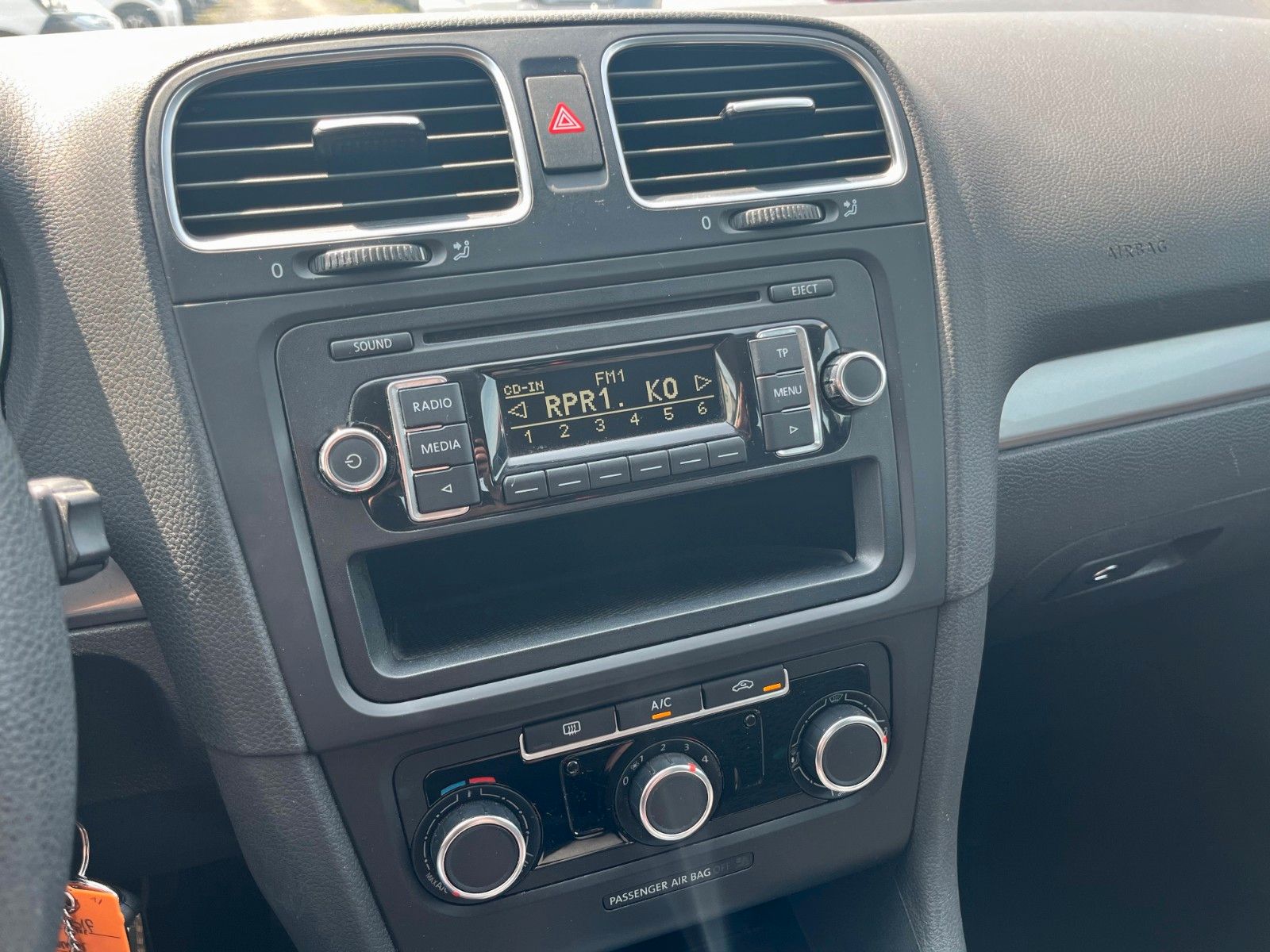Fahrzeugabbildung Volkswagen Golf VI 1.2 TSI DSG Klima 1.HAND SCHECKHEFT PDC