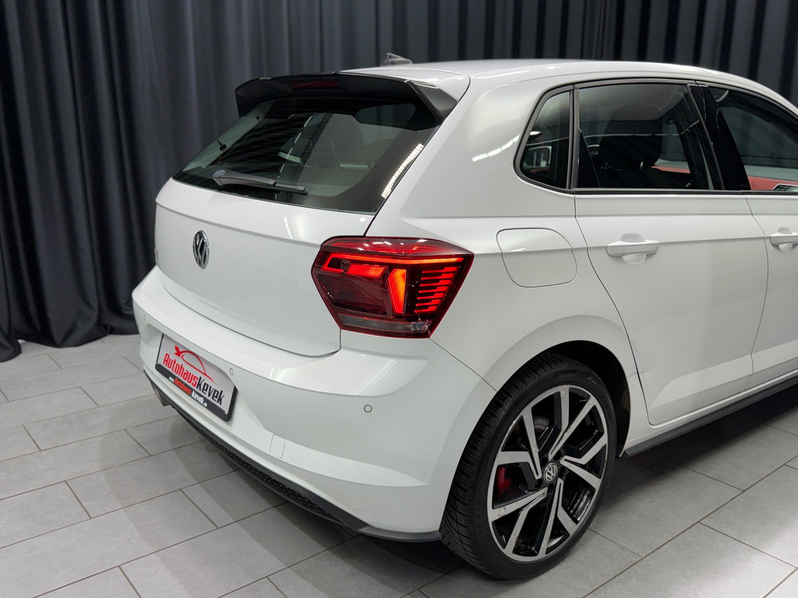 Fahrzeugabbildung Volkswagen Polo VI 2.0 TSI GTI |DSG|AUTOMATIK|LED
