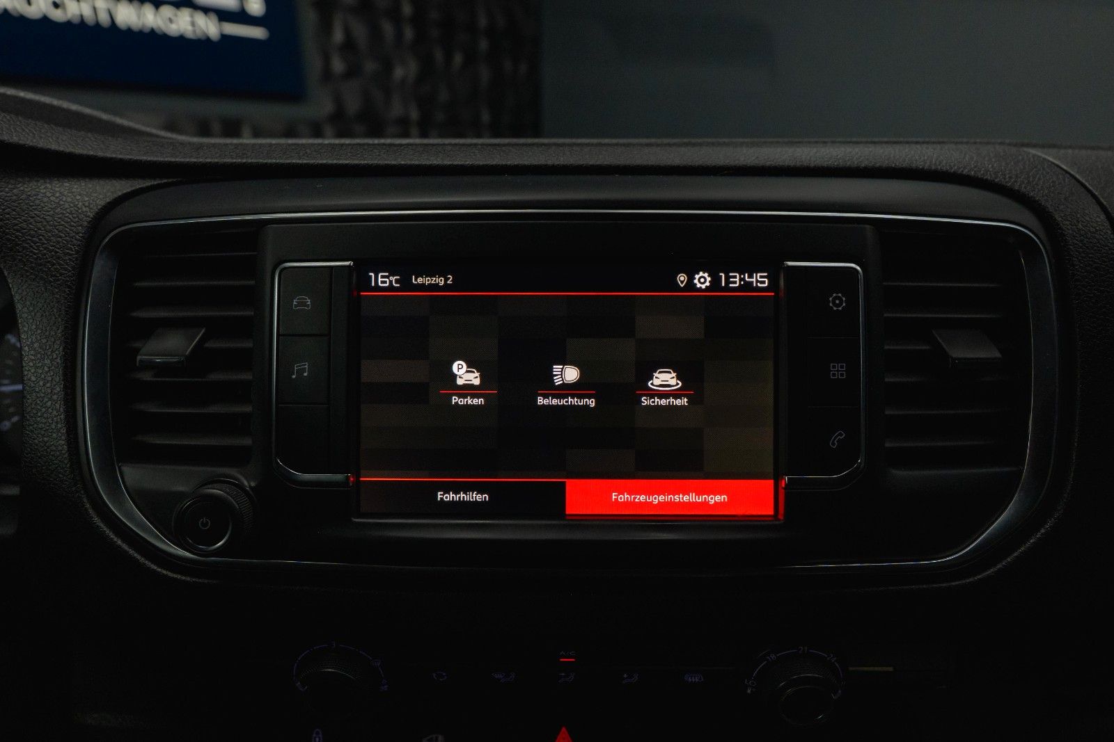 Fahrzeugabbildung Citroën Jumpy Kasten Club M Automatik *Regalsystem*360°*