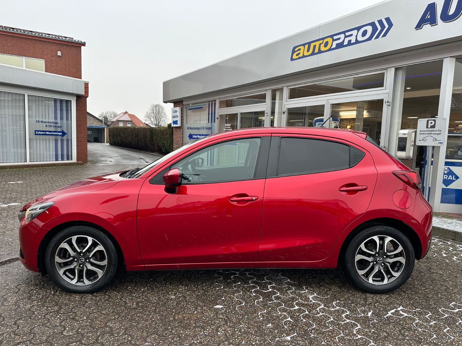 Fahrzeugabbildung Mazda 2 1.5 SKYACTIV-G 90 Nakama GRA/Sitzhzg/Einparkh