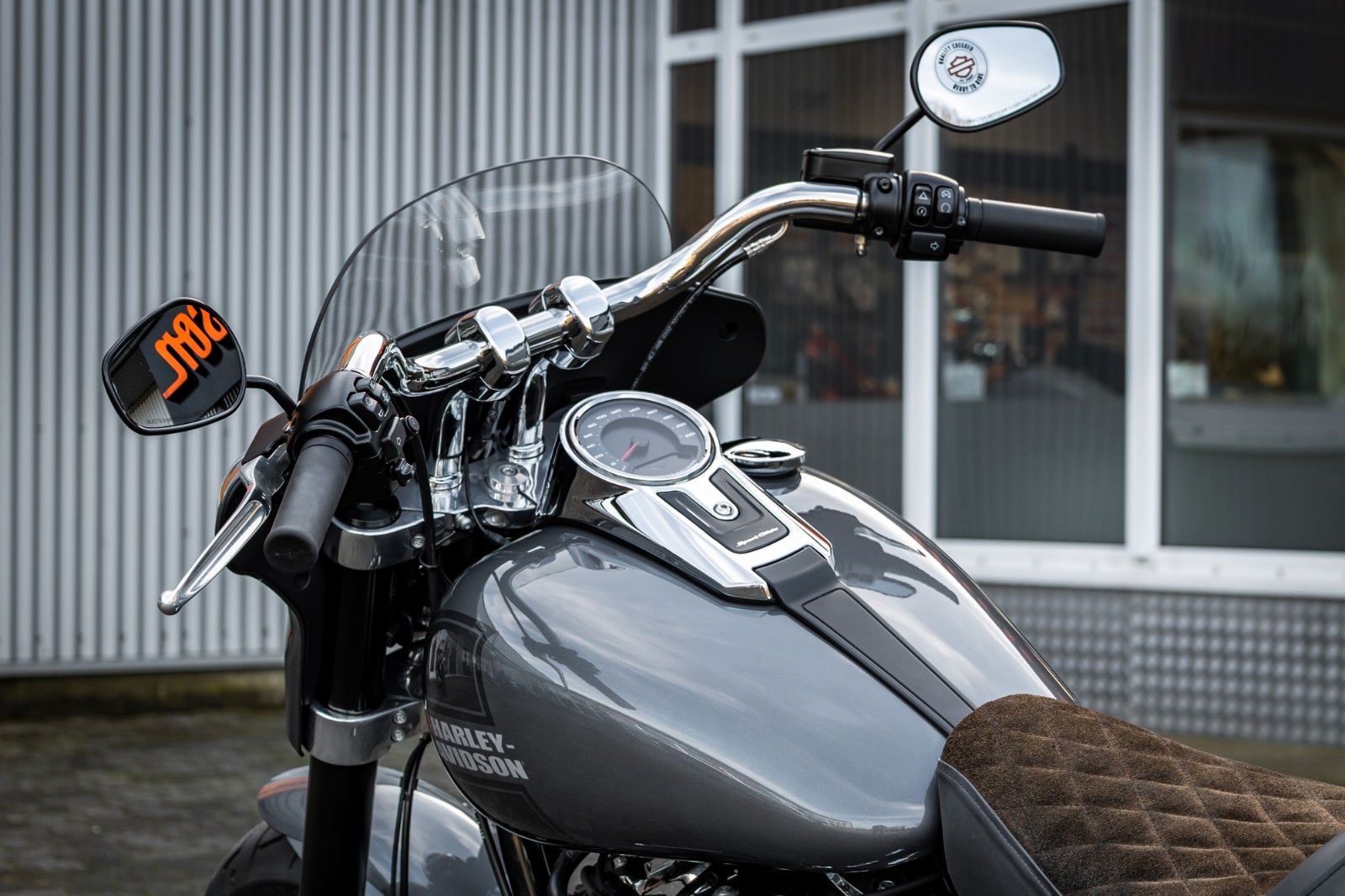 Fahrzeugabbildung Harley-Davidson FLSB SPORT GLIDE 107 - Dr. Jekill & Mr. Hyde -