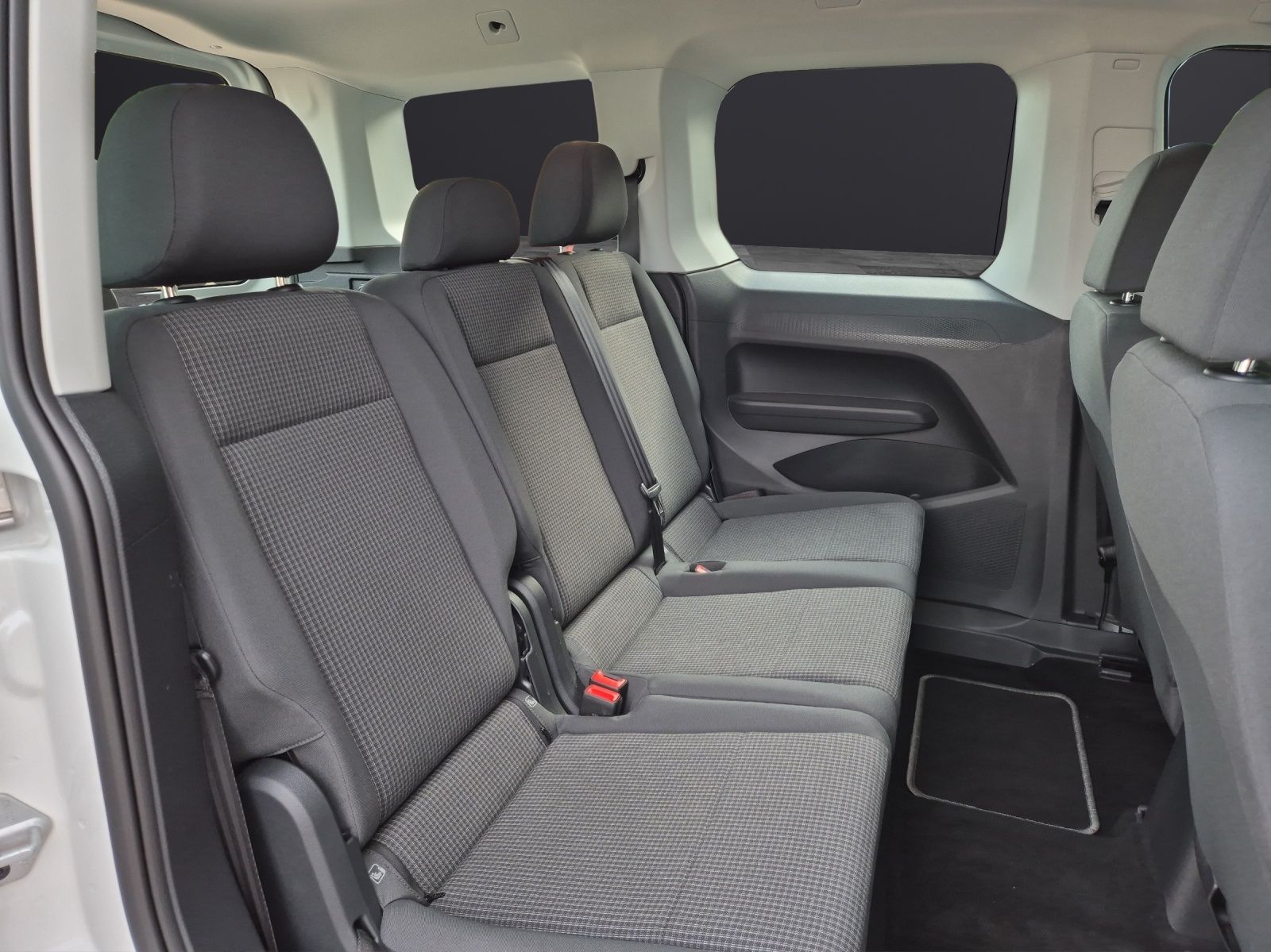 Fahrzeugabbildung Volkswagen Caddy Kombi TDI EcoProfi Klima SH