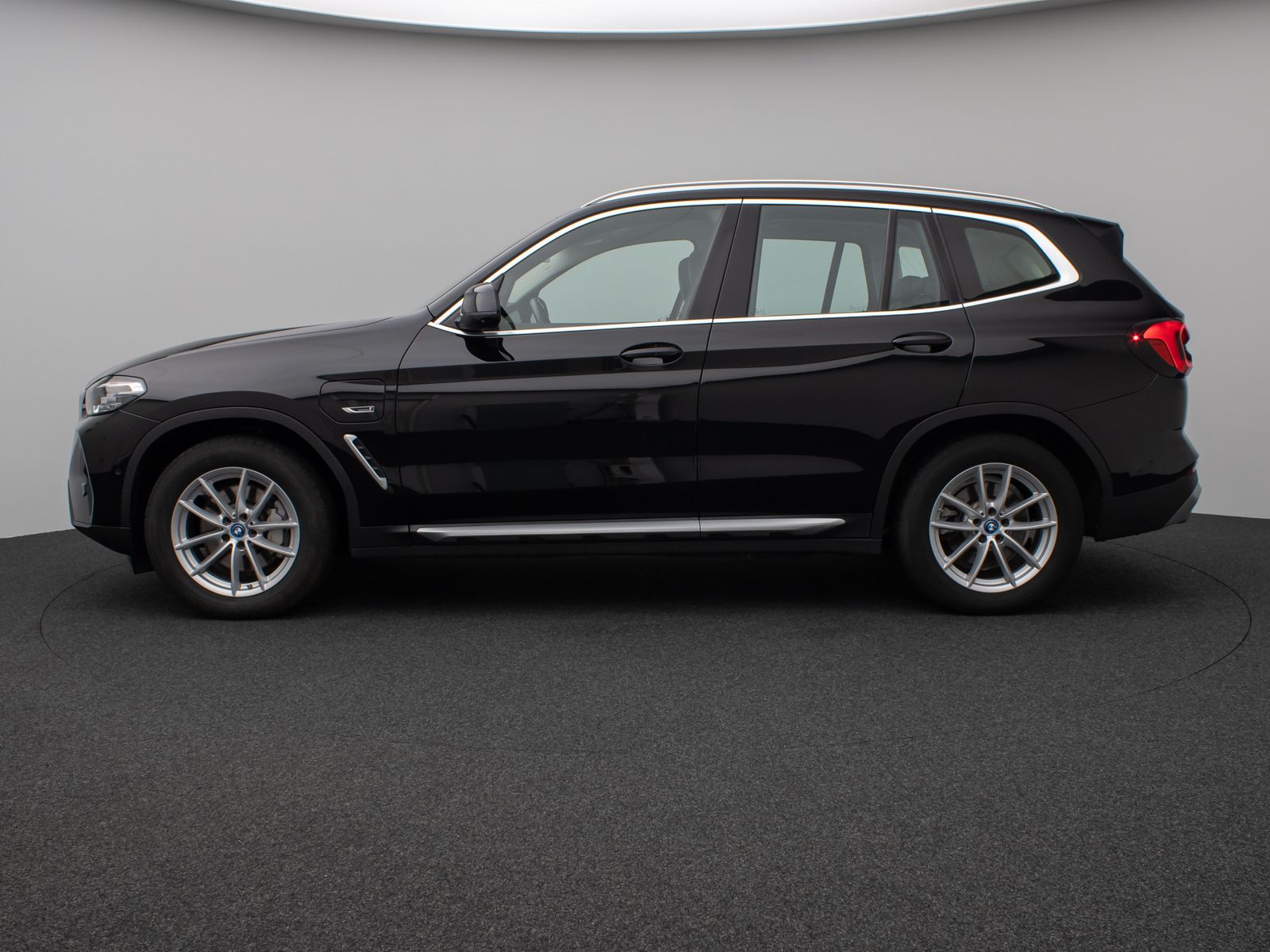 Fahrzeugabbildung BMW X3 xD30e Panorama 360° HUD DAB AHK Alarm Sport