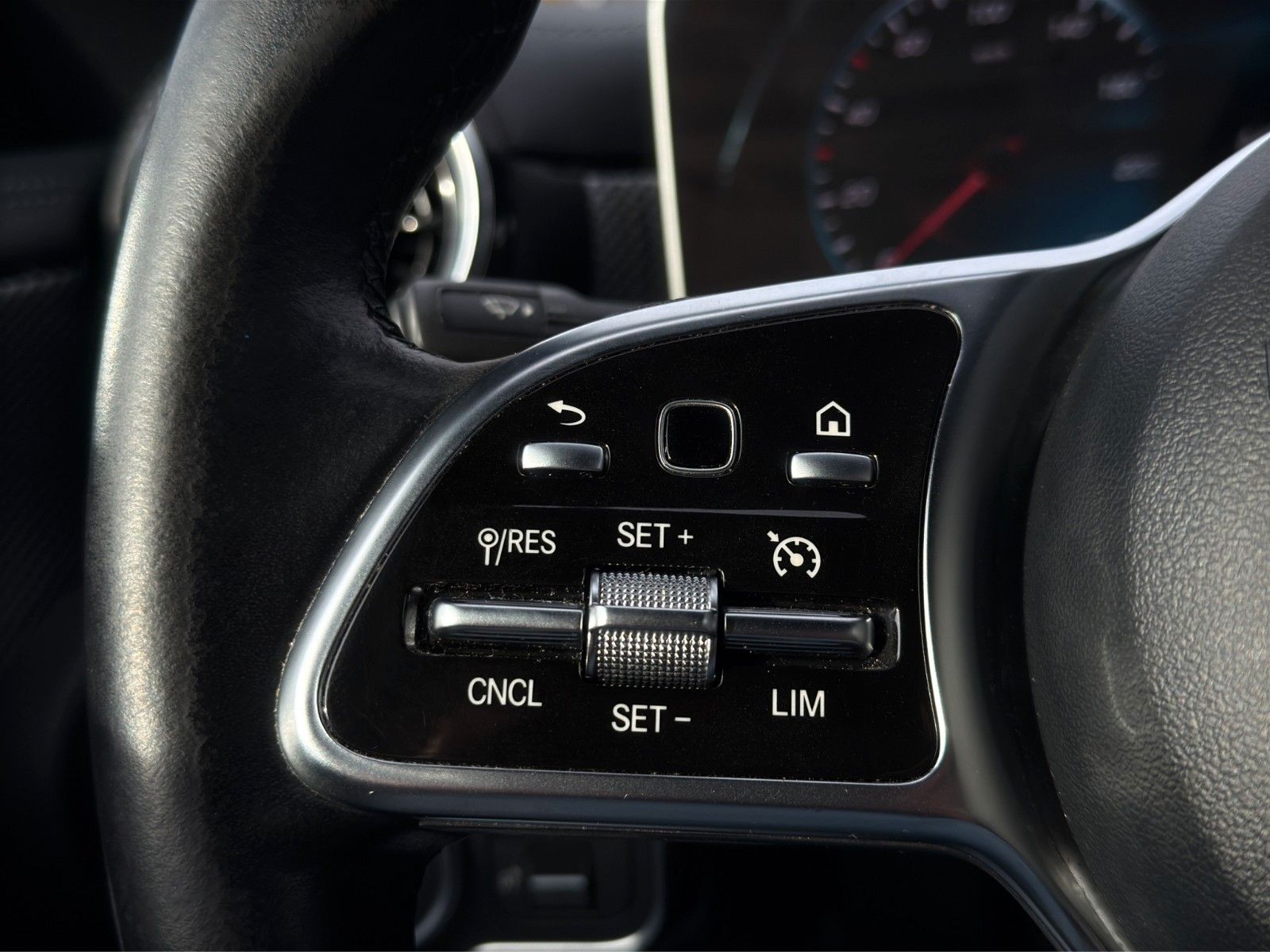 Fahrzeugabbildung Mercedes-Benz CLA 200d Shooting Brake *Dig.Cock*AHK*LED*MBUX