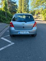Toyota yaris 1.3 Benzin. 83.000 km  tüv bi... - Toyota Yaris mit Benzin-Antrieb: Limousine, 1.8