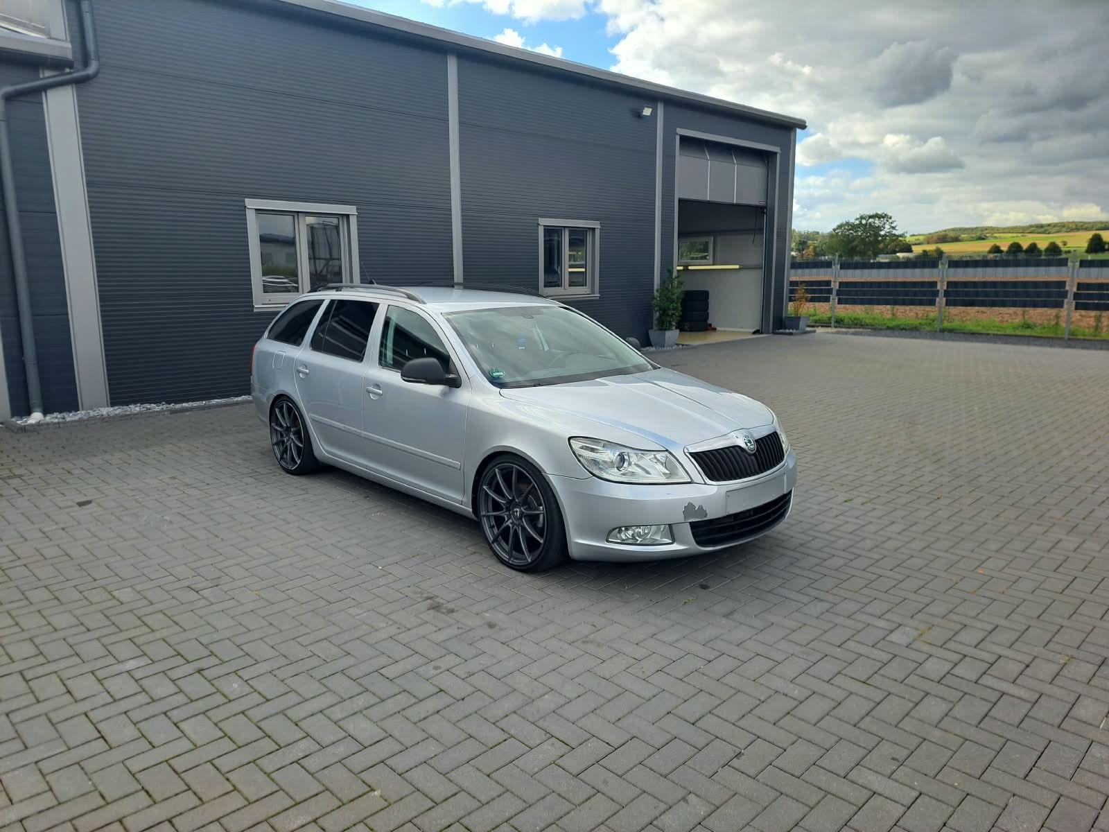 Skoda Octavia 2011 — photo 8