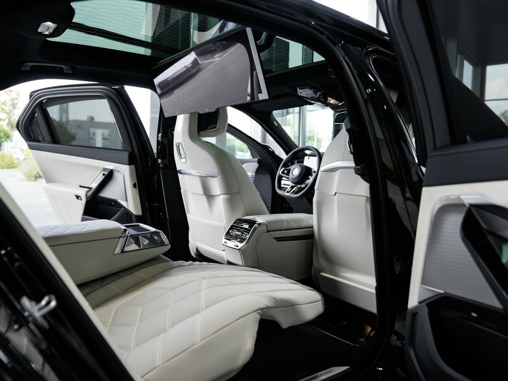 Image of BMW 740