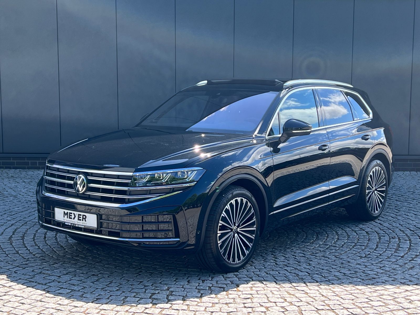 Fahrzeugabbildung Volkswagen Touareg Elegance 3.0 TDI 4MOTION *AHK, Pano, Dyn