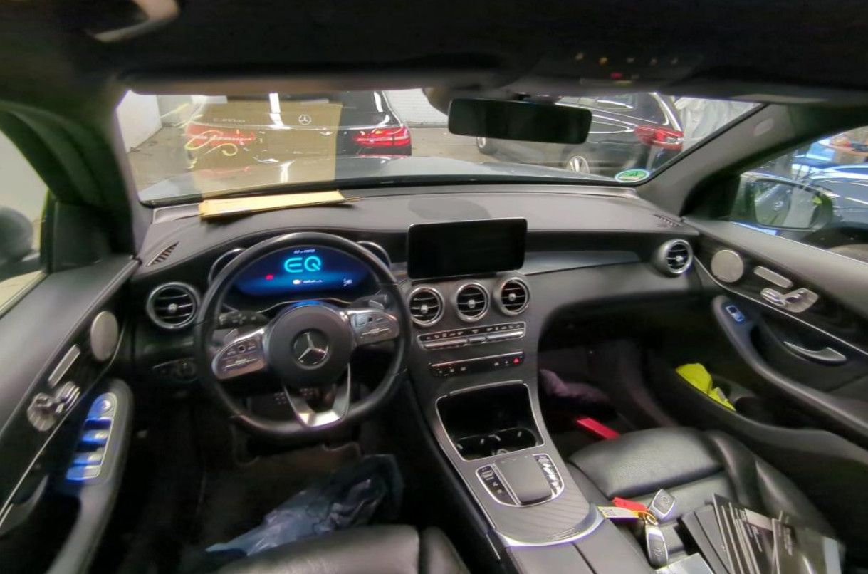 Fahrzeugabbildung Mercedes-Benz GLC 300e AMG/LED+/ACC/BURME/SHZ/MEMO/8Fa