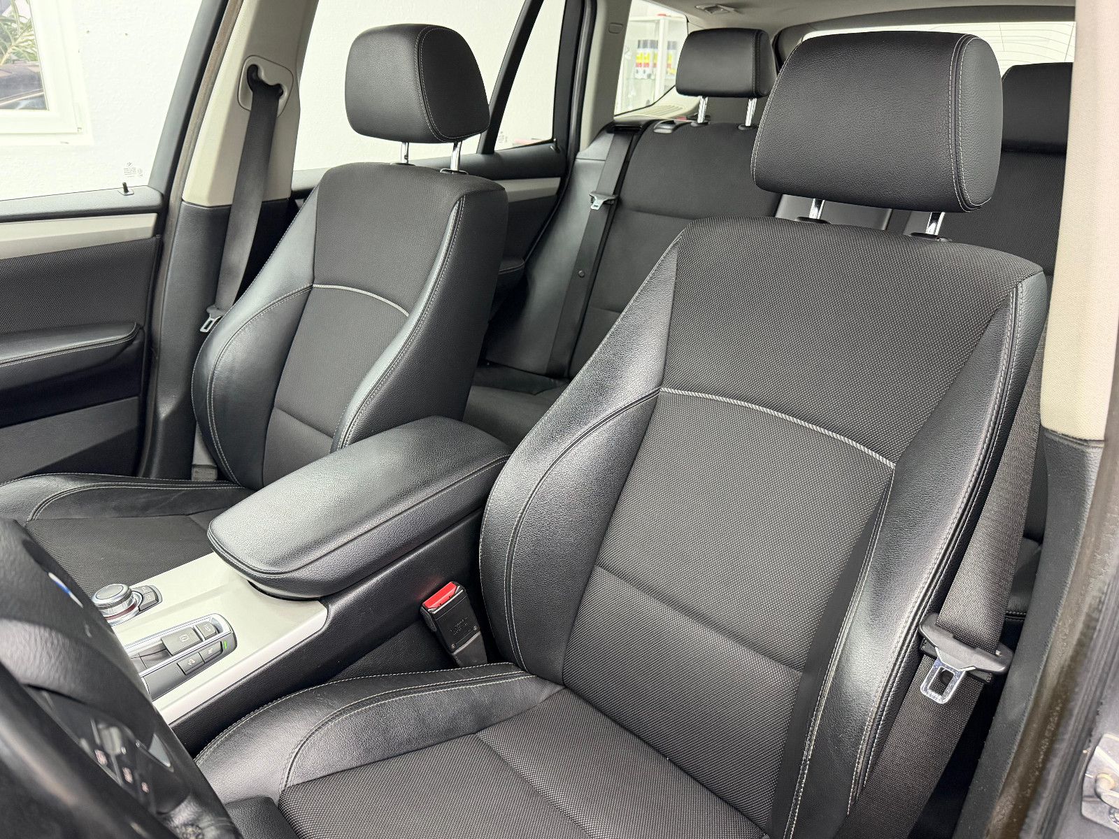 Fahrzeugabbildung BMW X3 20d xDrive Aut./NAVI/XENON/HEAD-UP/AHK