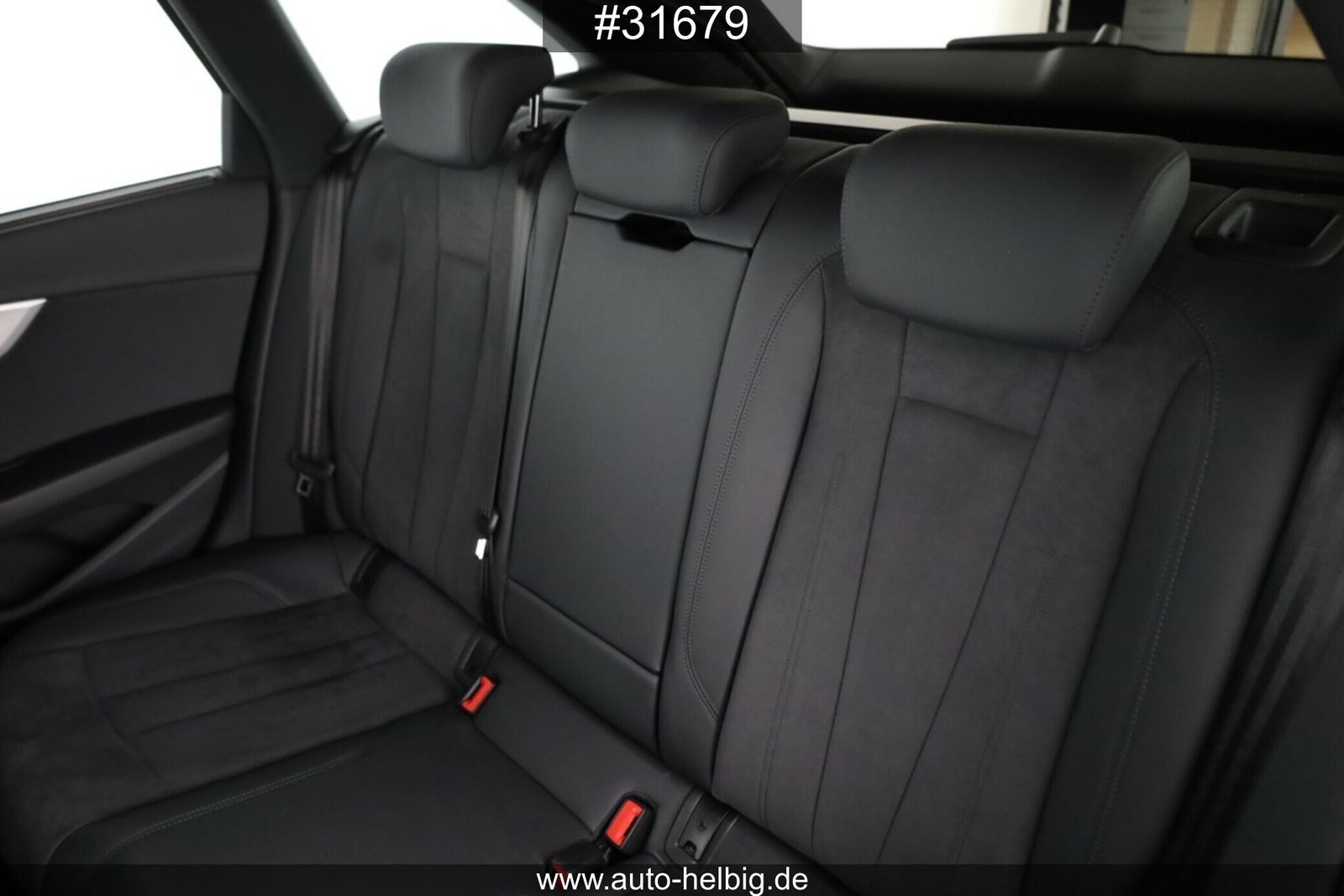 Audi A4 Avant 45 TFSI quattro S line Black AHK Pano foto 13