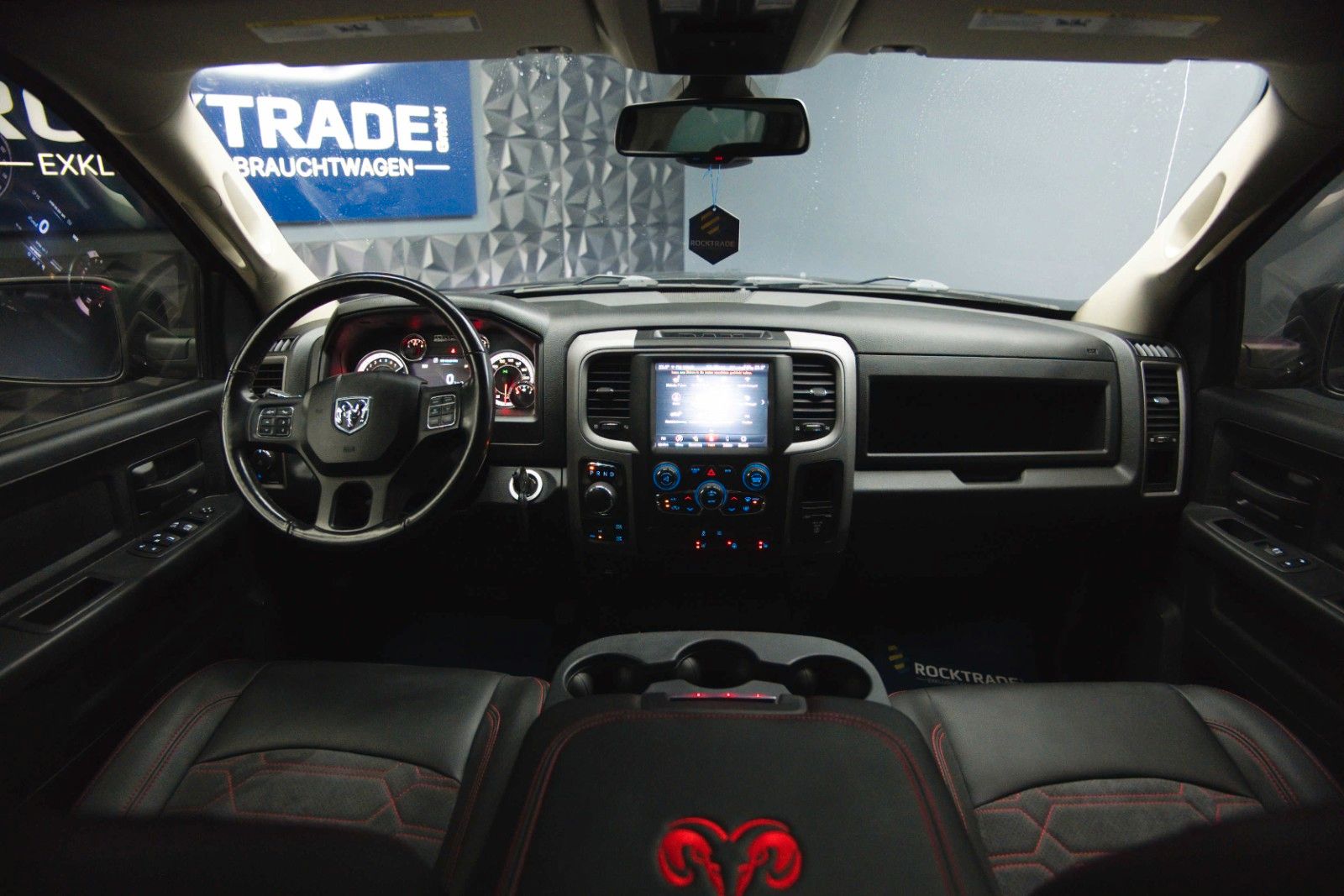 Fahrzeugabbildung Dodge RAM 5.7 V8 HEMI 4x4 OFFROAD Night-Paket *LED*AHK