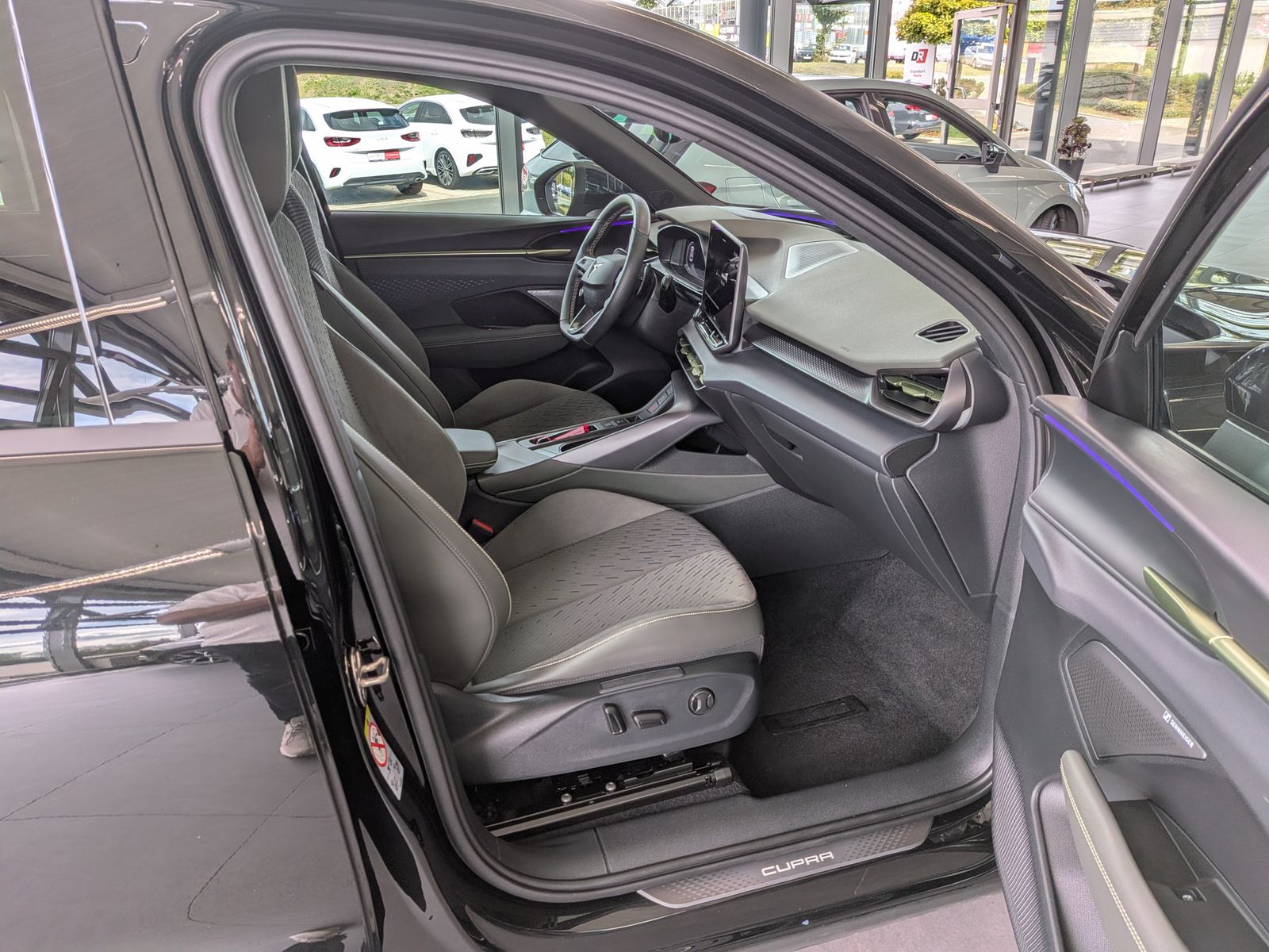 Fahrzeugabbildung CUPRA Terramar 1.5 eTSI Tribe Sennh Matrix HUD AHK 20