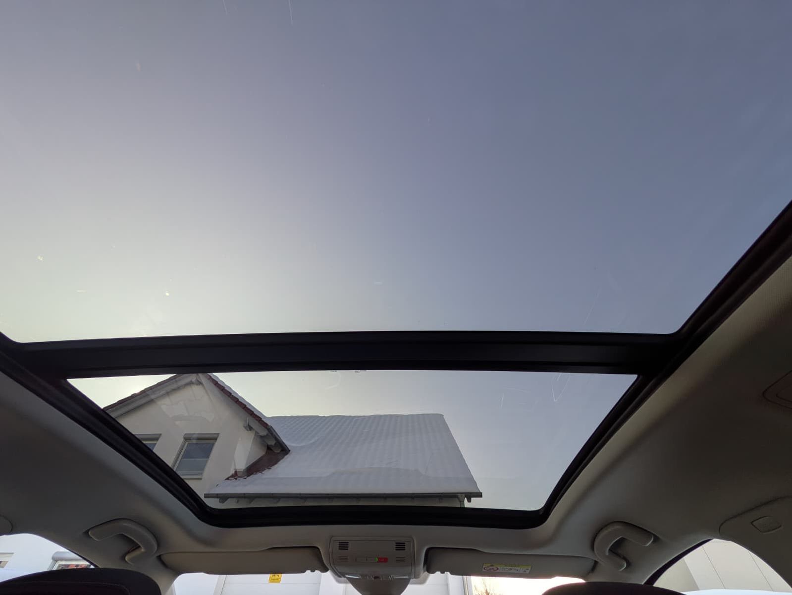 Fahrzeugabbildung Volkswagen Touran 2.0 DSG R-Line High BLACK Pano 7Si IQ AHK