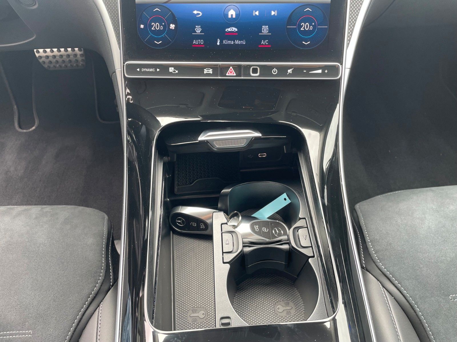 Fahrzeugabbildung Mercedes-Benz C 200 d T AMG+Night+360°+Digital+Memory+Keyless