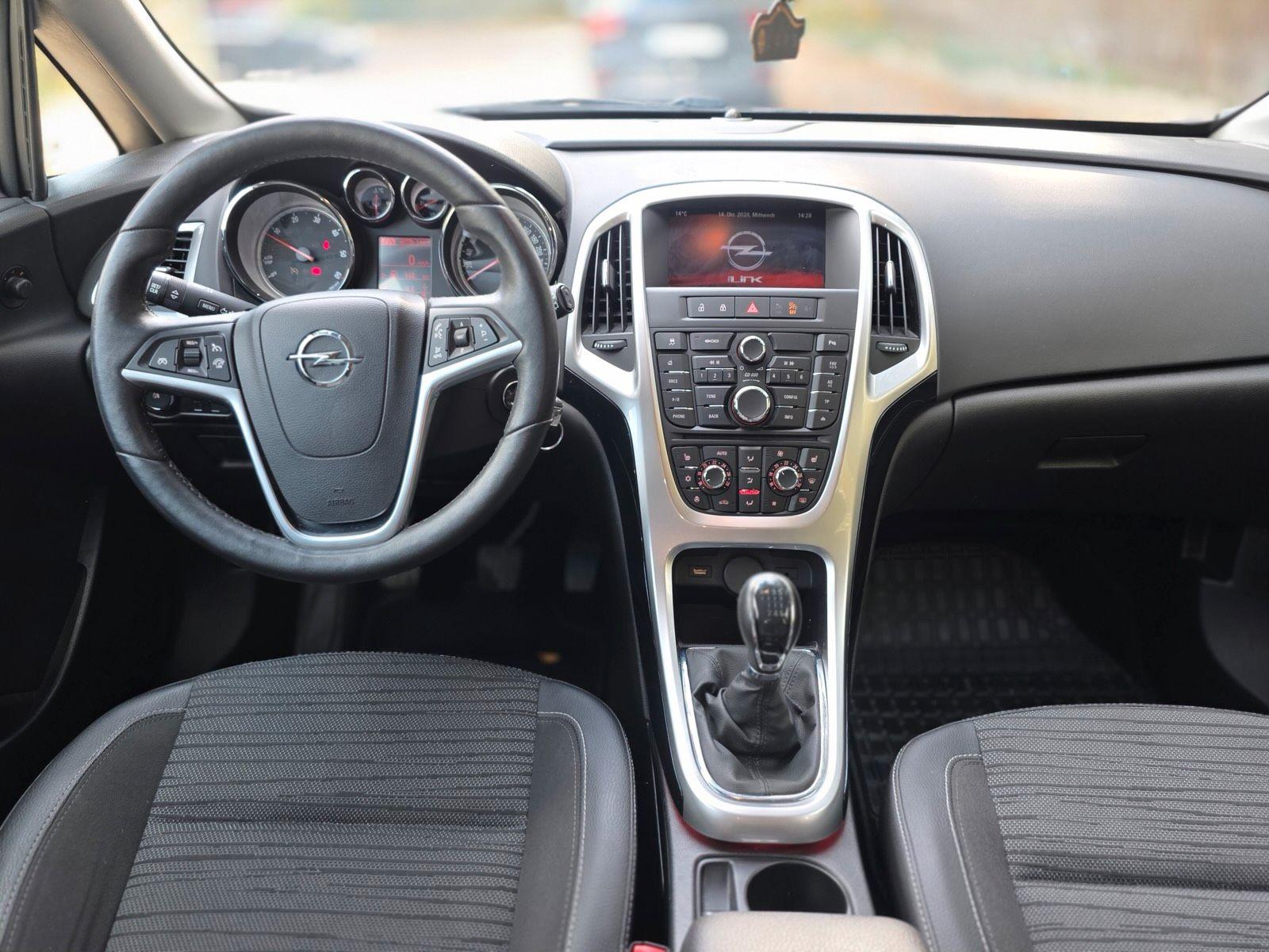 Opel Astra 2014 — photo 13
