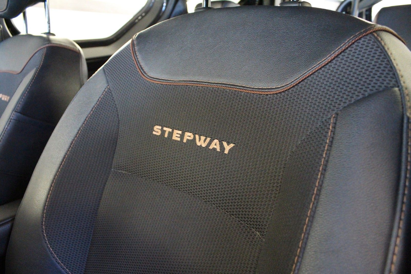 Fahrzeugabbildung Dacia Dokker TCe 115 Stepway *Navi*Klima*AHK