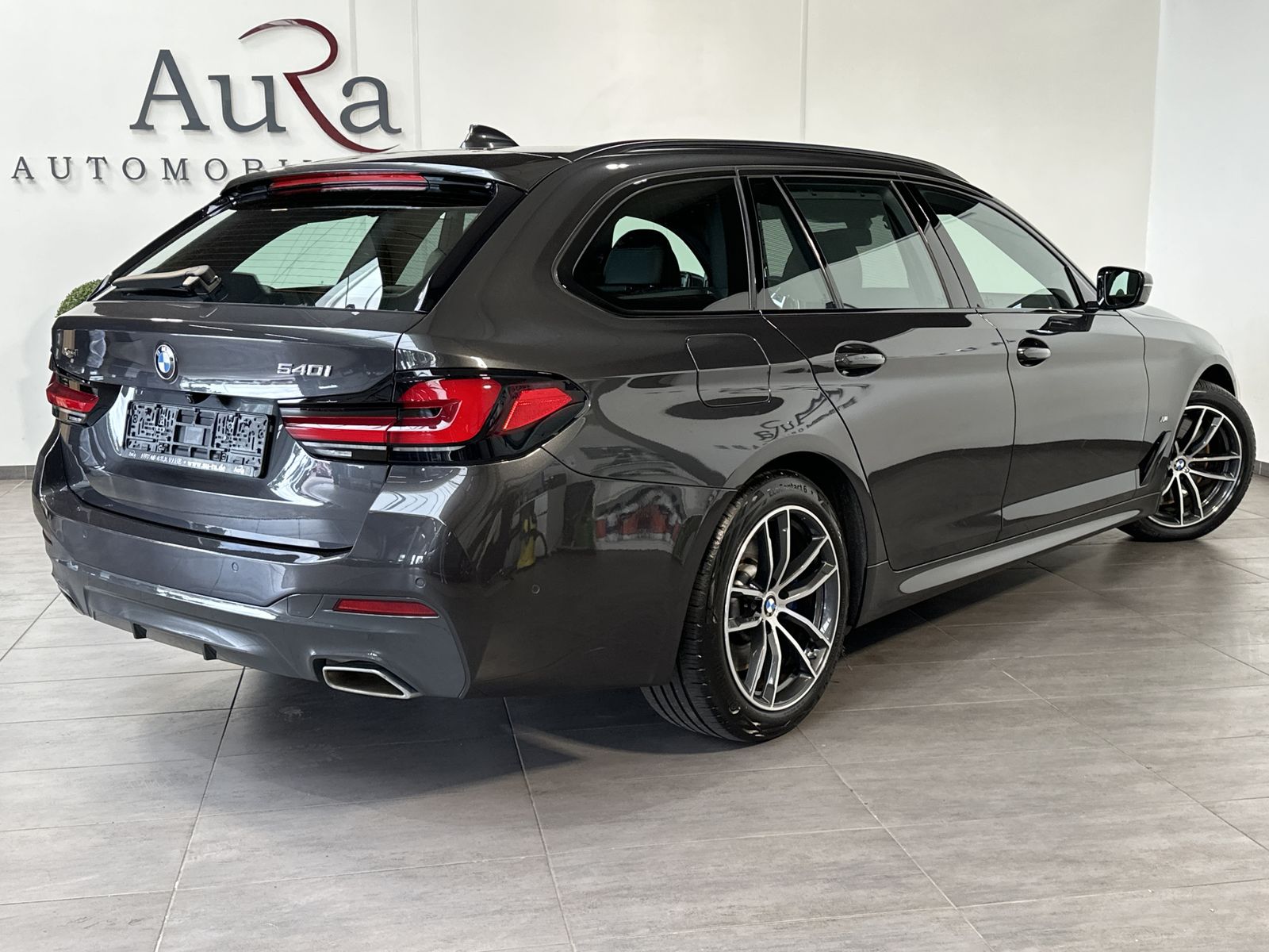 Fahrzeugabbildung BMW 540i Touring xDrive M-Sport NAV+LED+HEAD-UP+KAM
