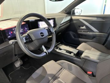 Fotografie 15 des Opel Astra 1.2 Turbo Automatik GS