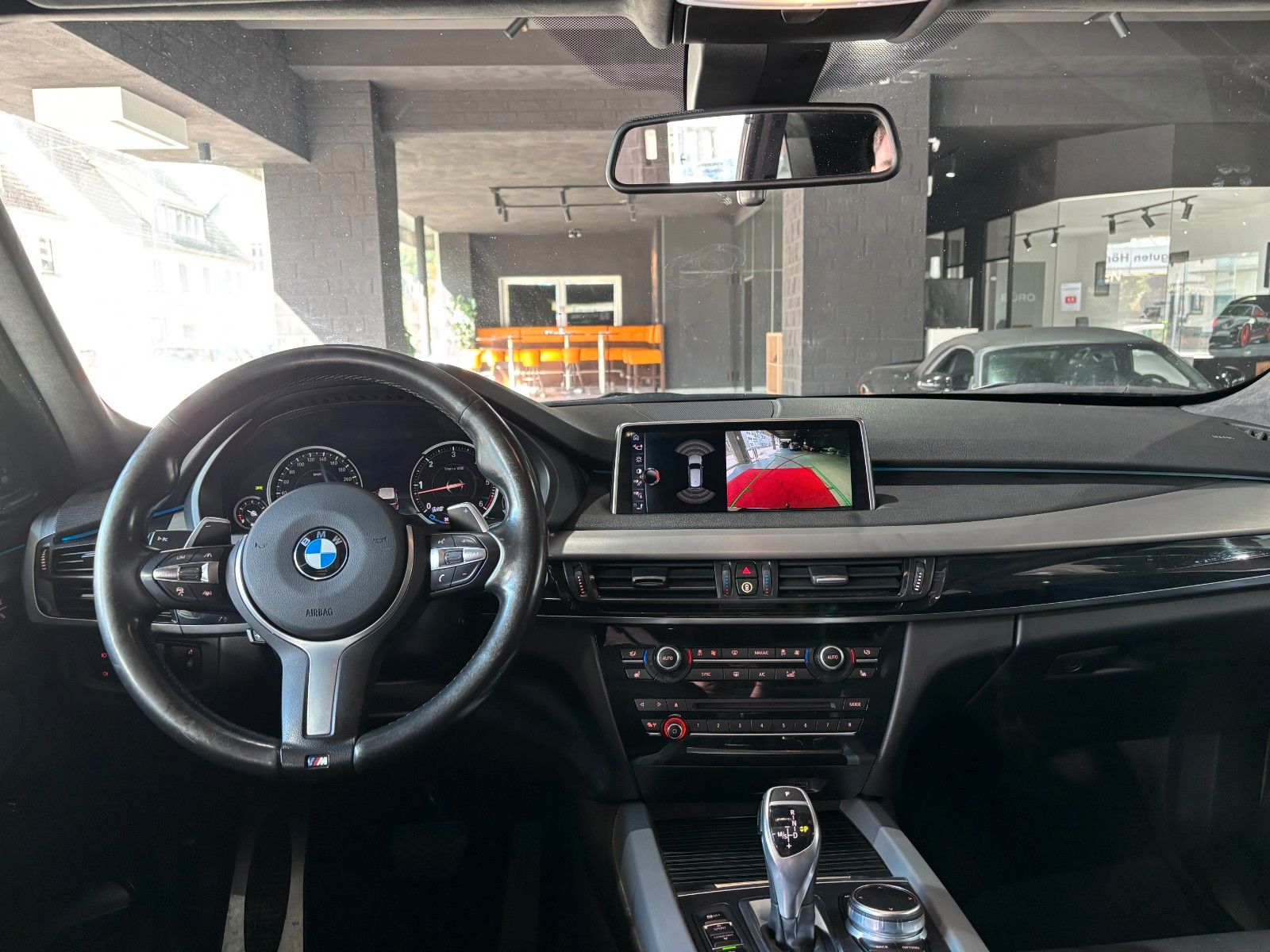 Fahrzeugabbildung BMW X5 xDrive40d *M-Paket*HUD*Pano*Harman-Kardon*KAM