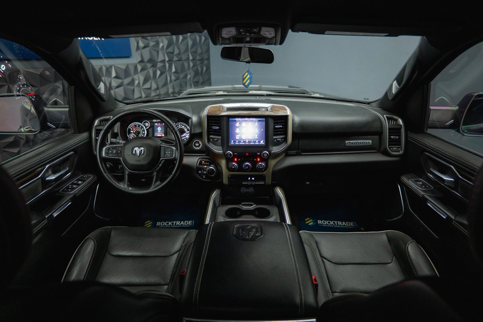 Fahrzeugabbildung Dodge RAM 3.6 V6 4x4 OFFROAD LARAMIE BLACK EDITION LED