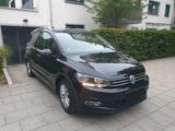 Volkswagen Touran, 150PS, Pano, 7Sitze, AHK...viele Extras - VW Touran Gebrauchtwagen in München